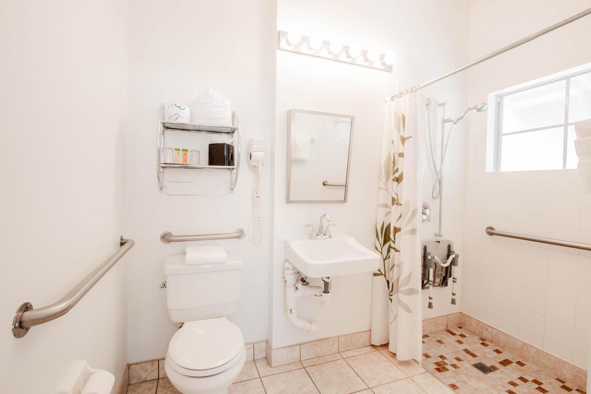 Four-Bedroom Townhouse with Accessible Room