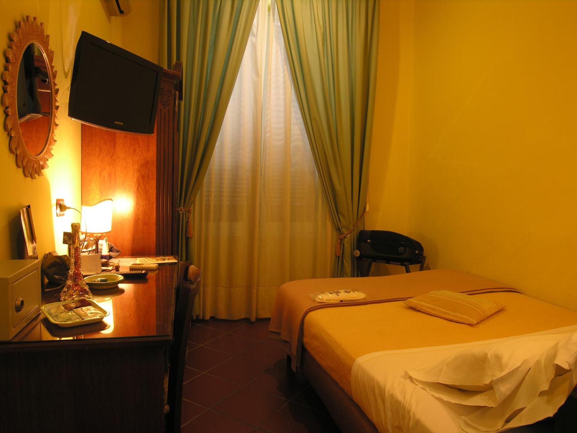 Hotel Toledo - Photo 31