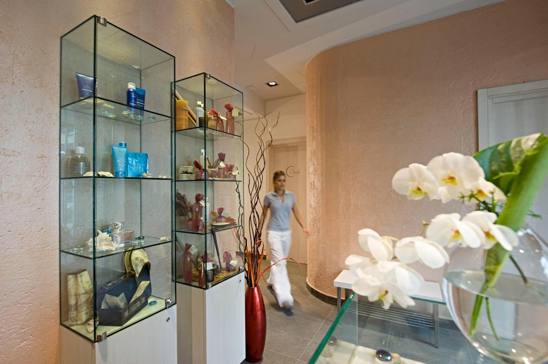 Arli Hotel Business and Wellness - Photo 29