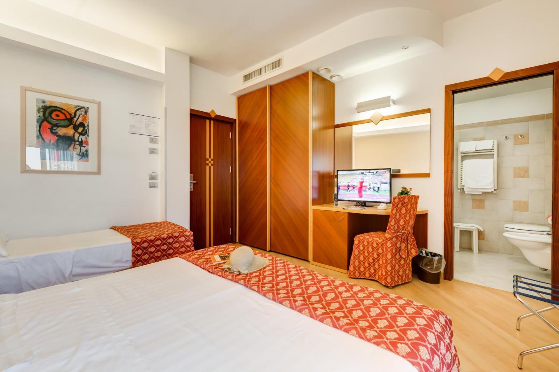 Superior Quadruple Room - Photo 2