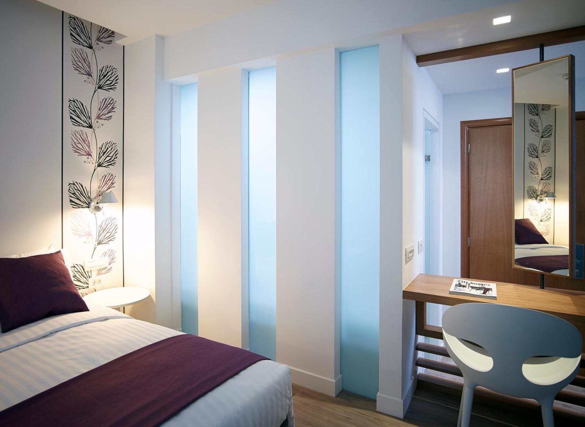 Family Room - Photo 2