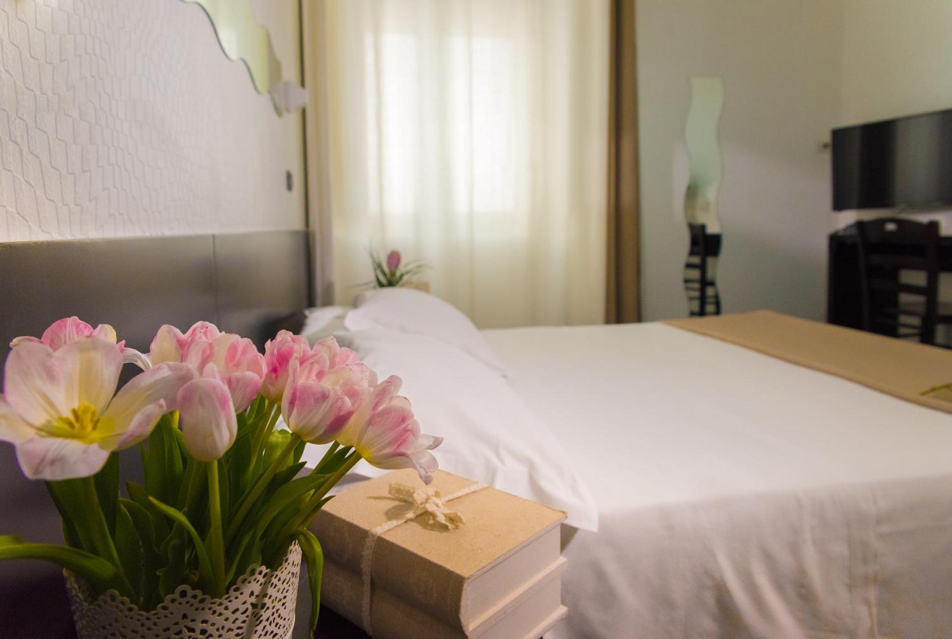 Hotel Santa Chiara - Photo 2