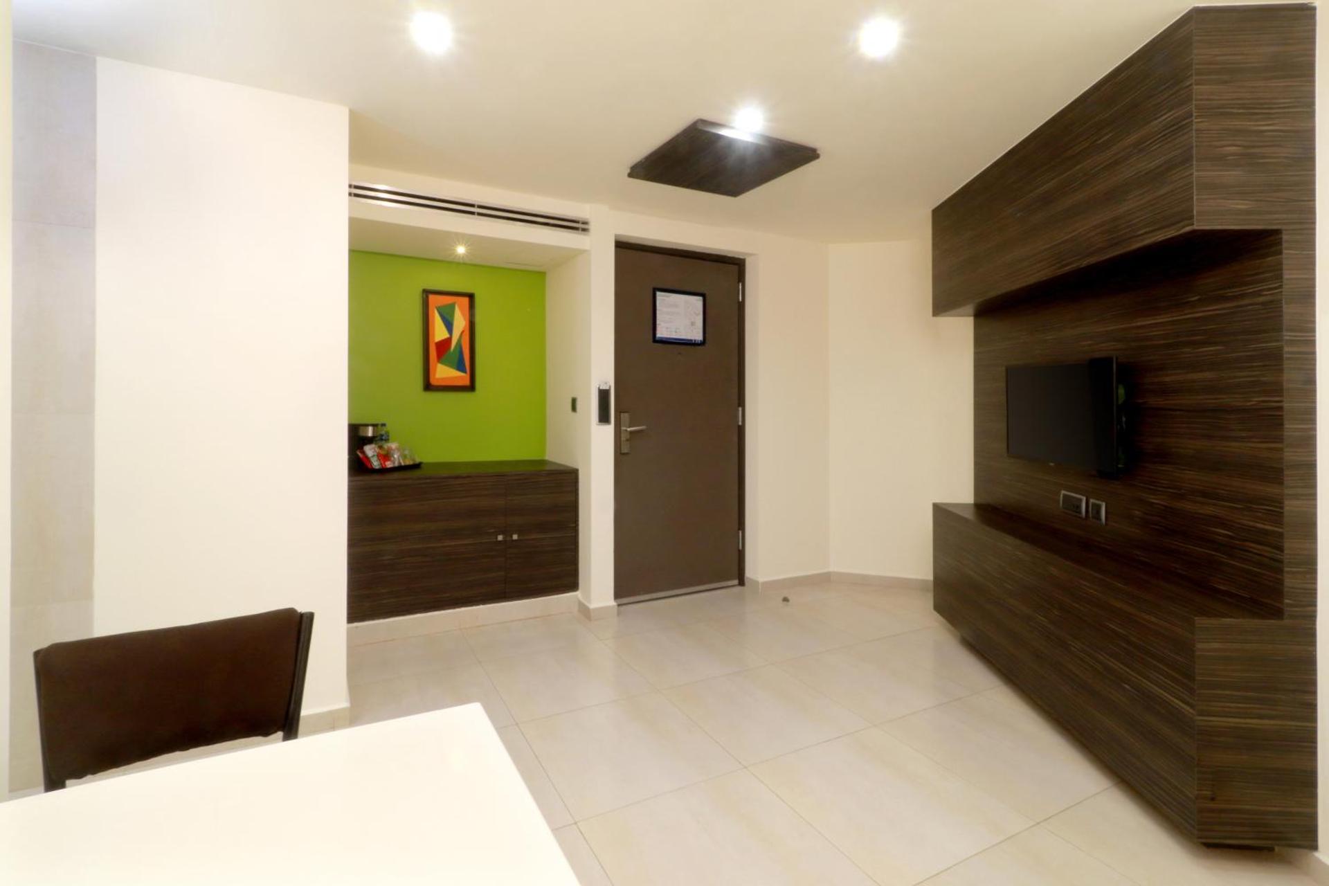 King Suite - Photo 3