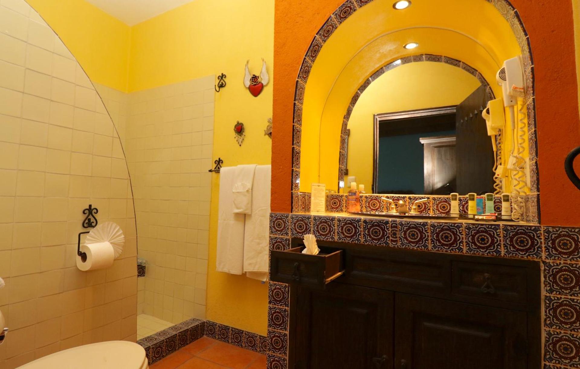 Casa Mia Suites - Photo 16