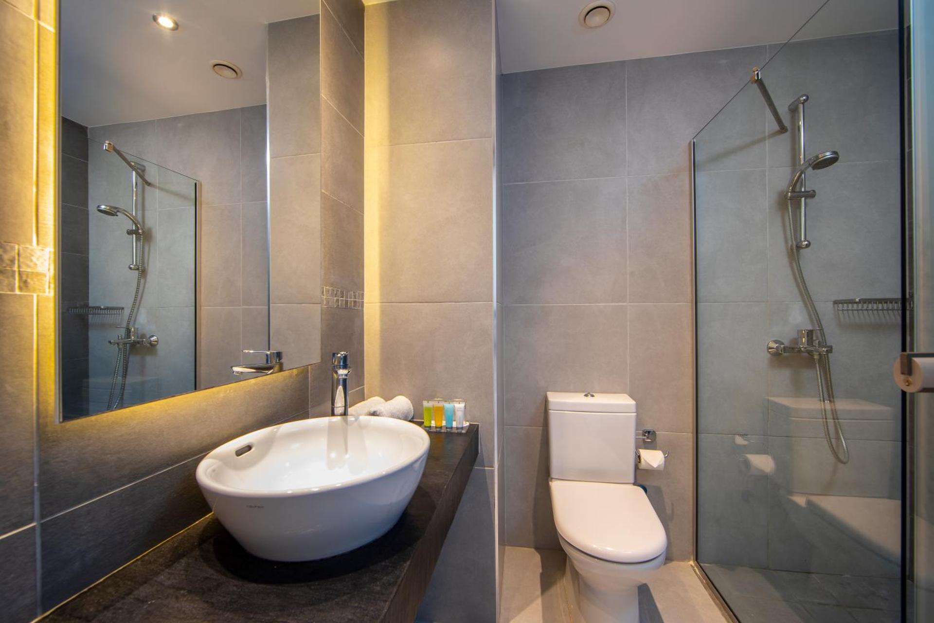 Mayfair Hotel - Photo 45