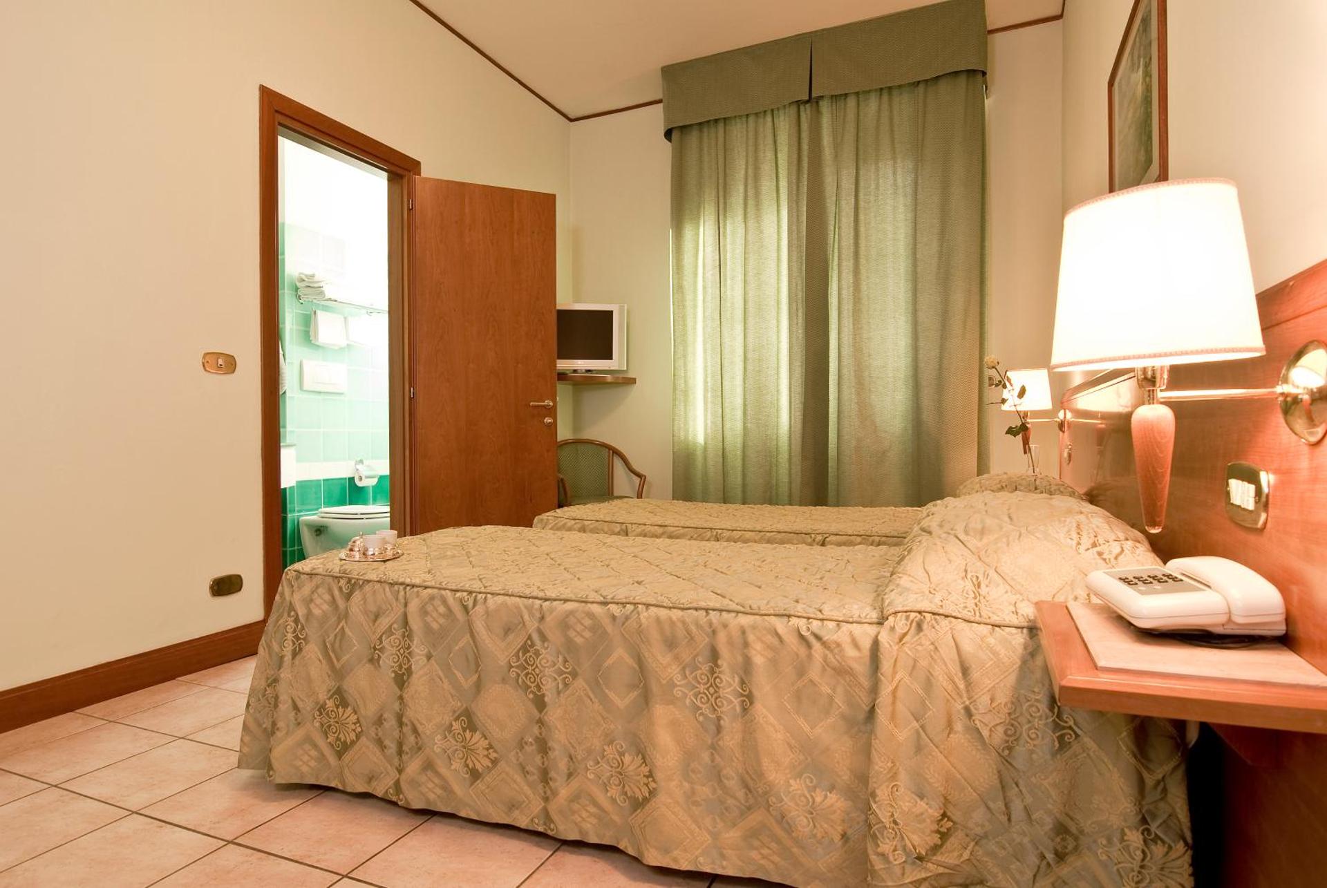 Astor Hotel - Photo 22