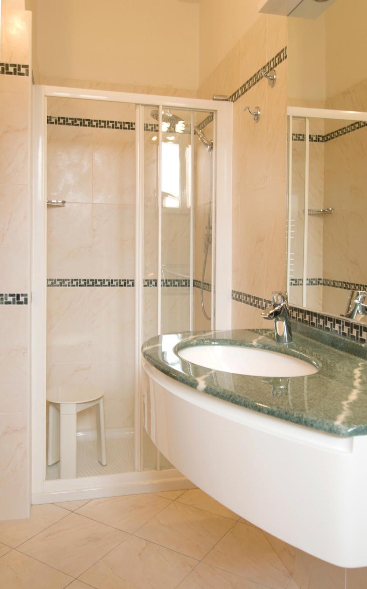 Astor Hotel - Photo 26