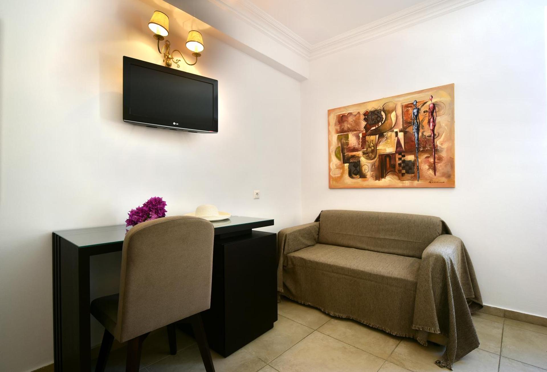 Mistral Hotel - Photo 6