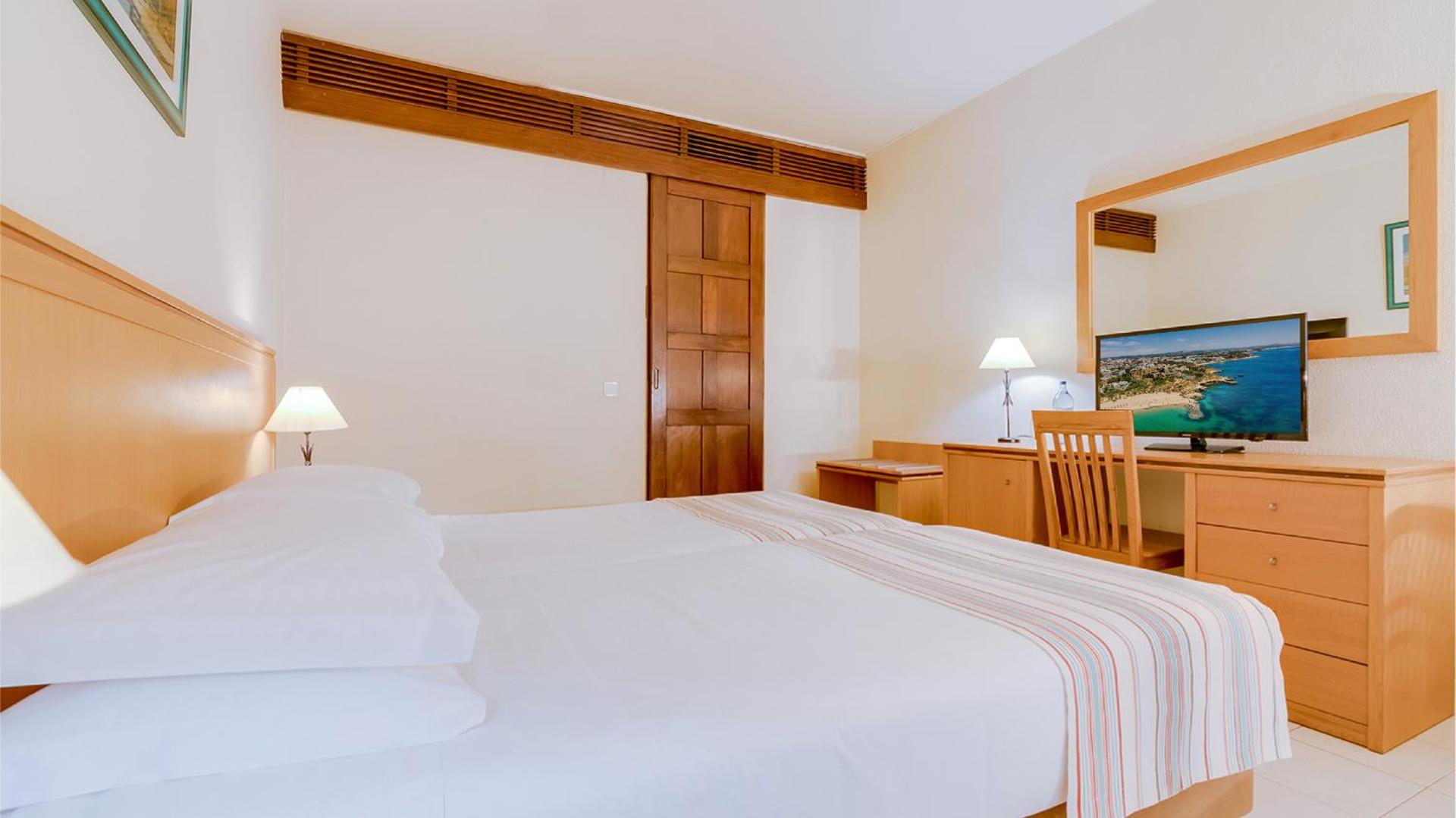 Auramar Beach Resort - Photo 3