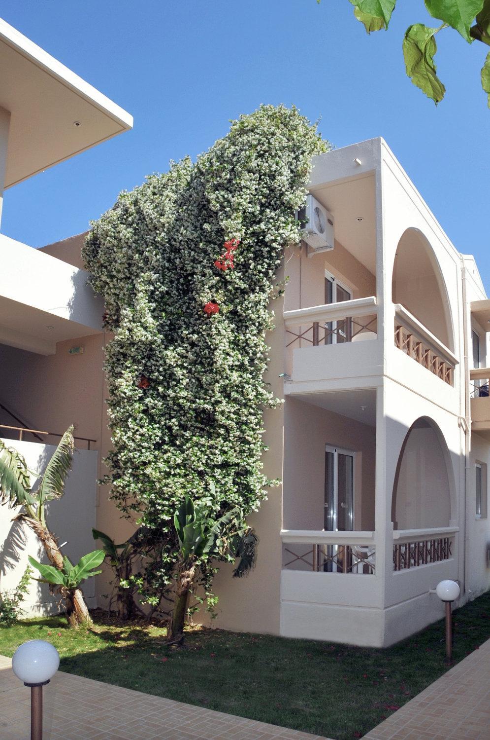 Emerald Hotel - Photo 12