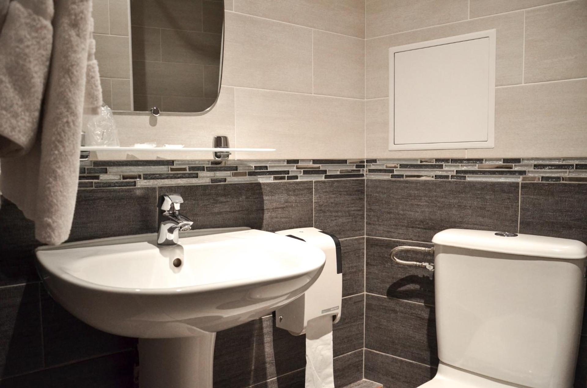 Hôtel De La Perdrix Rouge - Photo 111