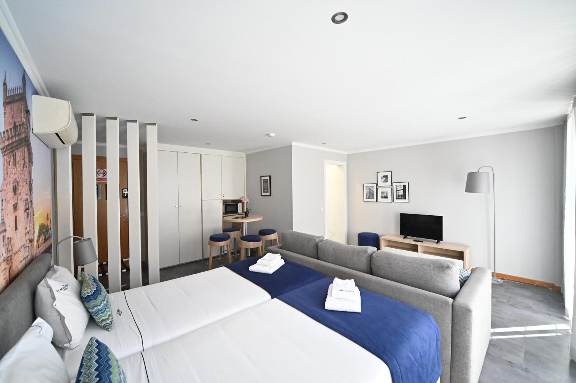 Famous Crows Lisbon Suites - Photo 21