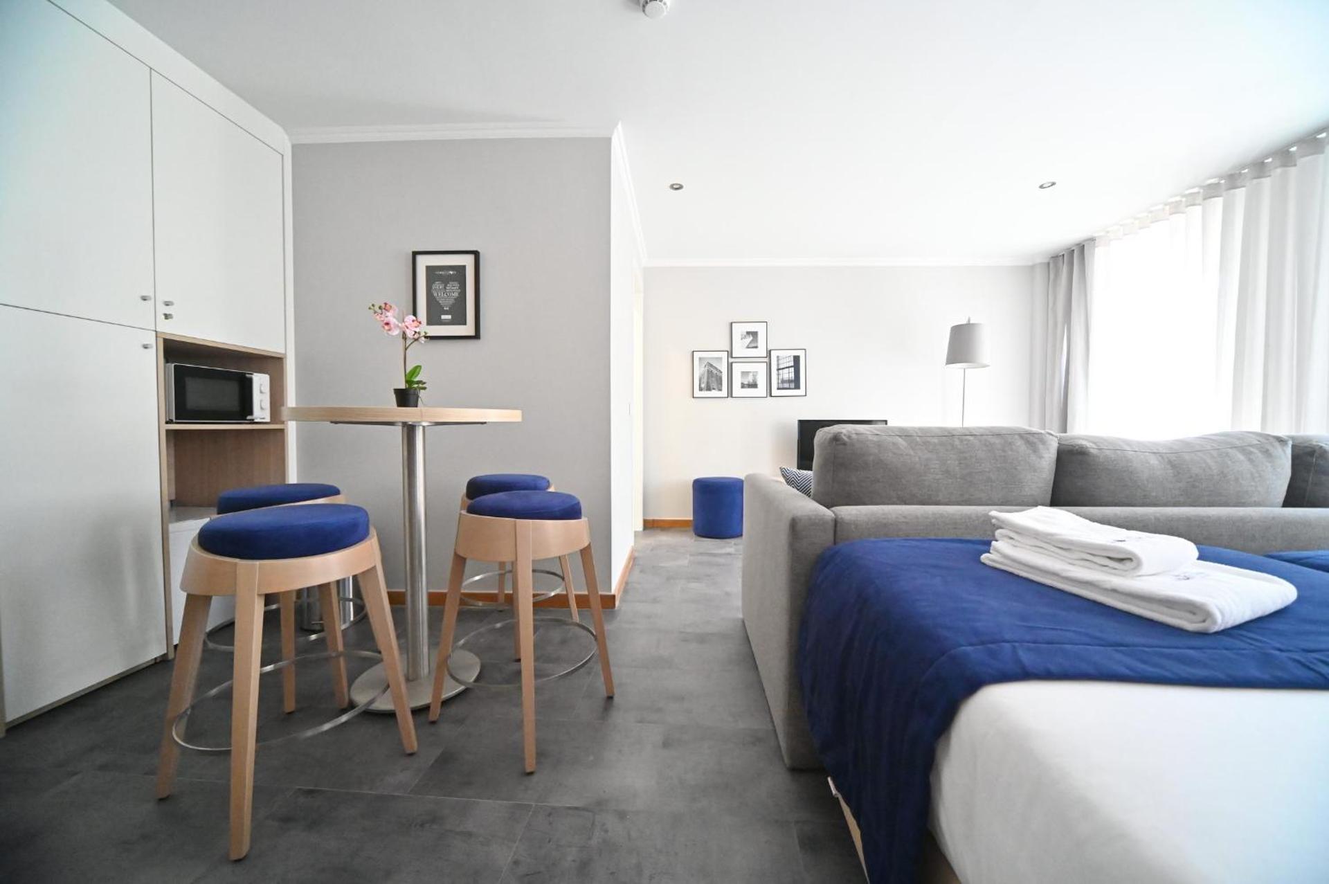 Famous Crows Lisbon Suites - Photo 23