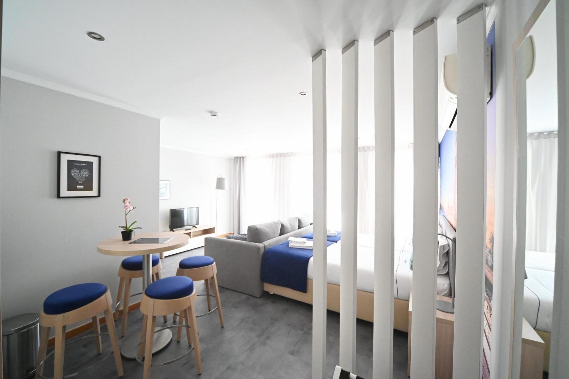 Famous Crows Lisbon Suites - Photo 19