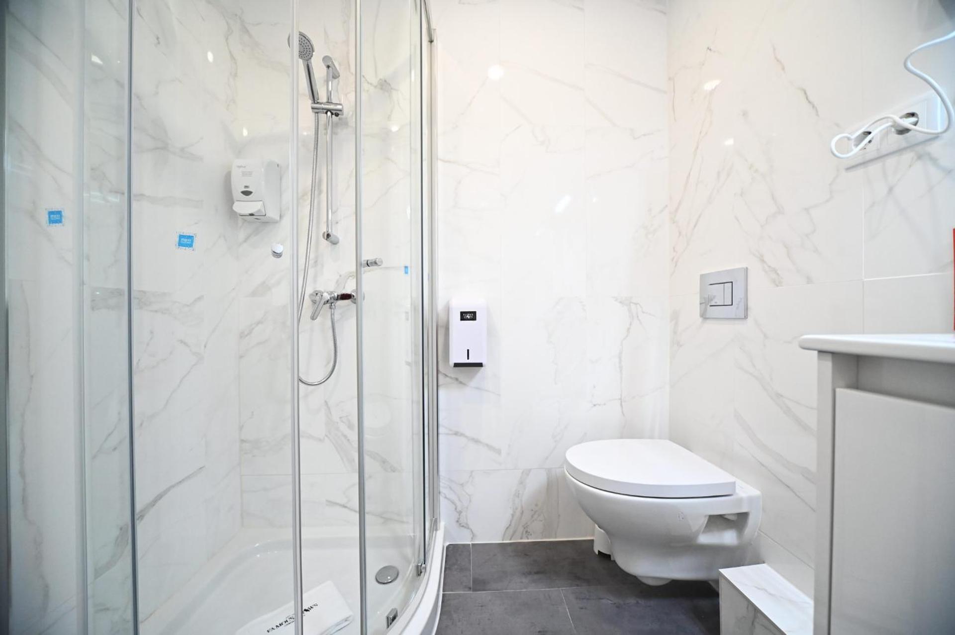 Famous Crows Lisbon Suites - Photo 27