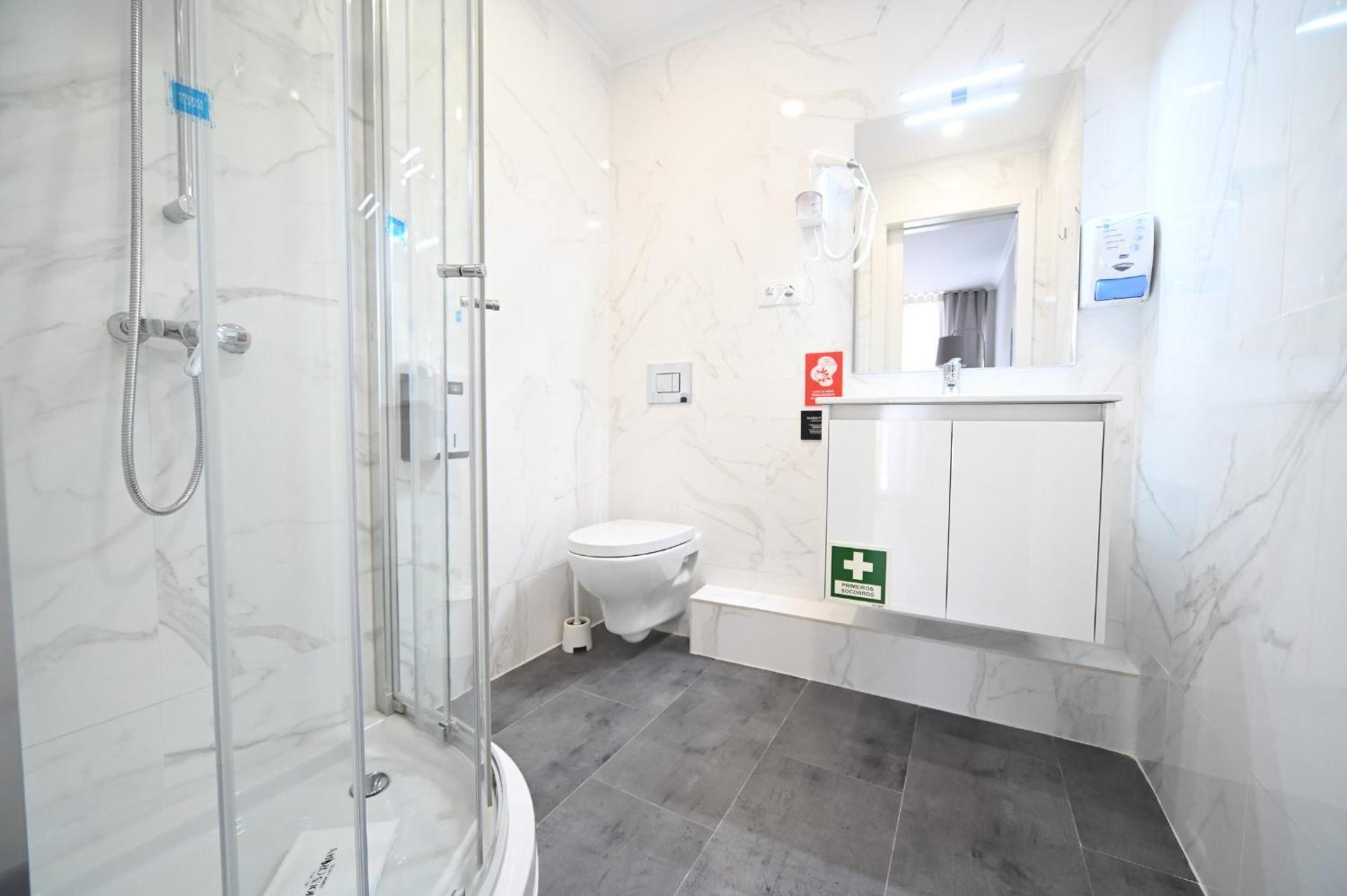 Famous Crows Lisbon Suites - Photo 28