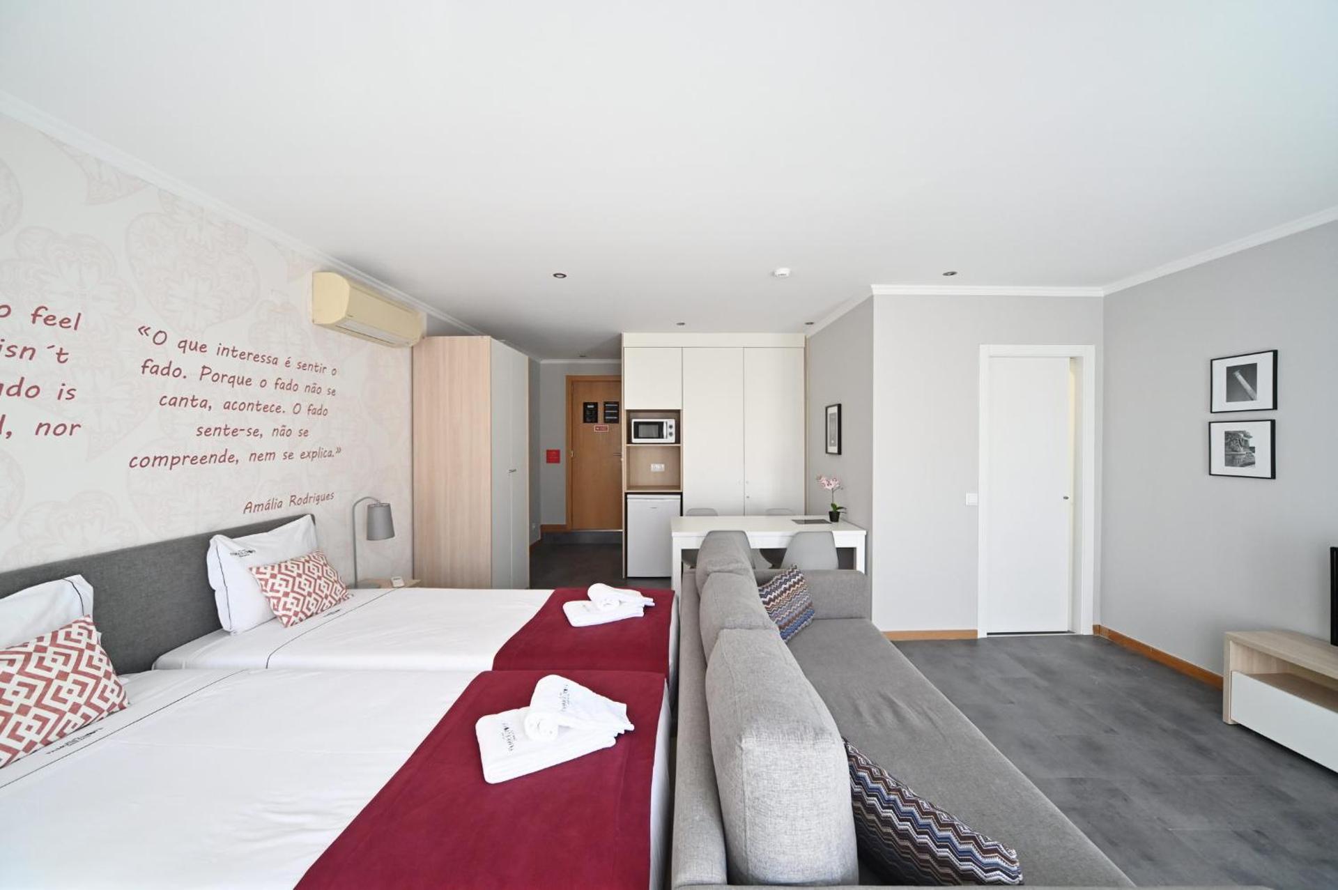 Famous Crows Lisbon Suites - Photo 42