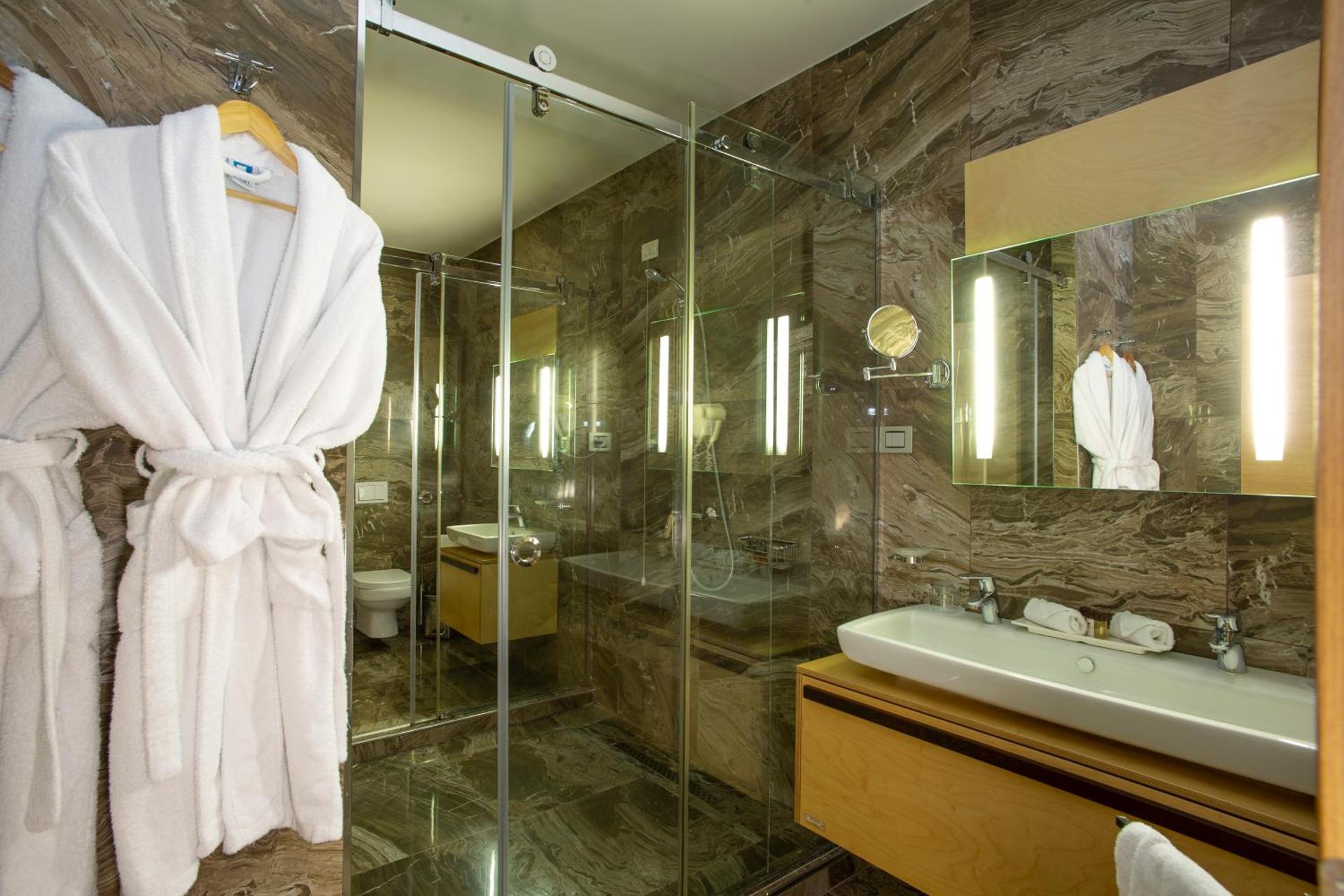 Best Western Premier Ark Hotel - Photo 9