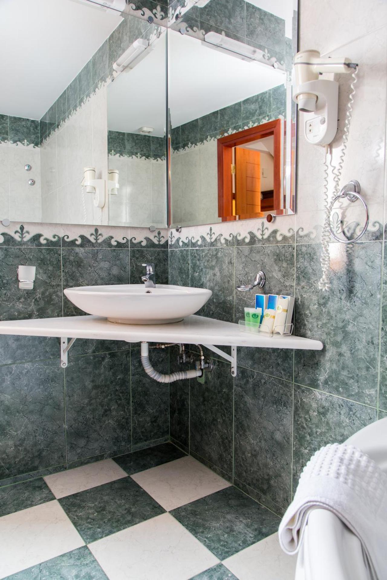 Alexios Hotel - Photo 46
