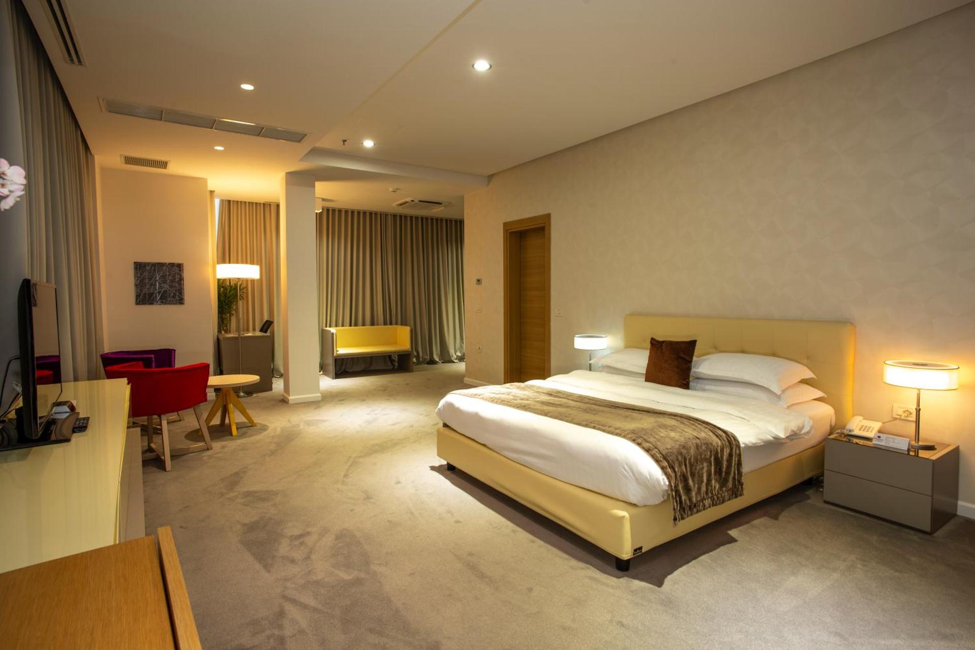 Best Western Premier Ark Hotel - Photo 40