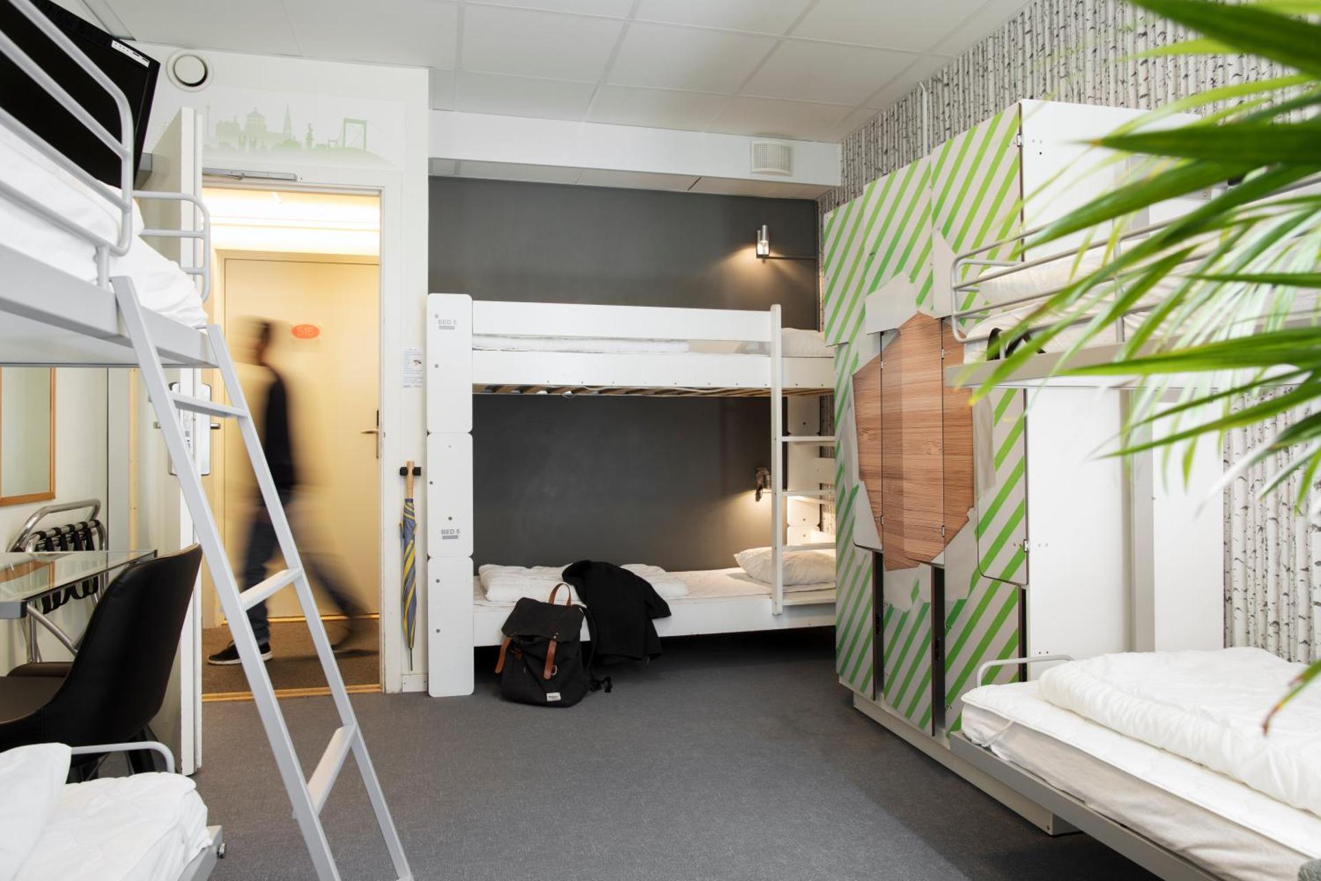 Slottsskogens Hostel - Photo 25