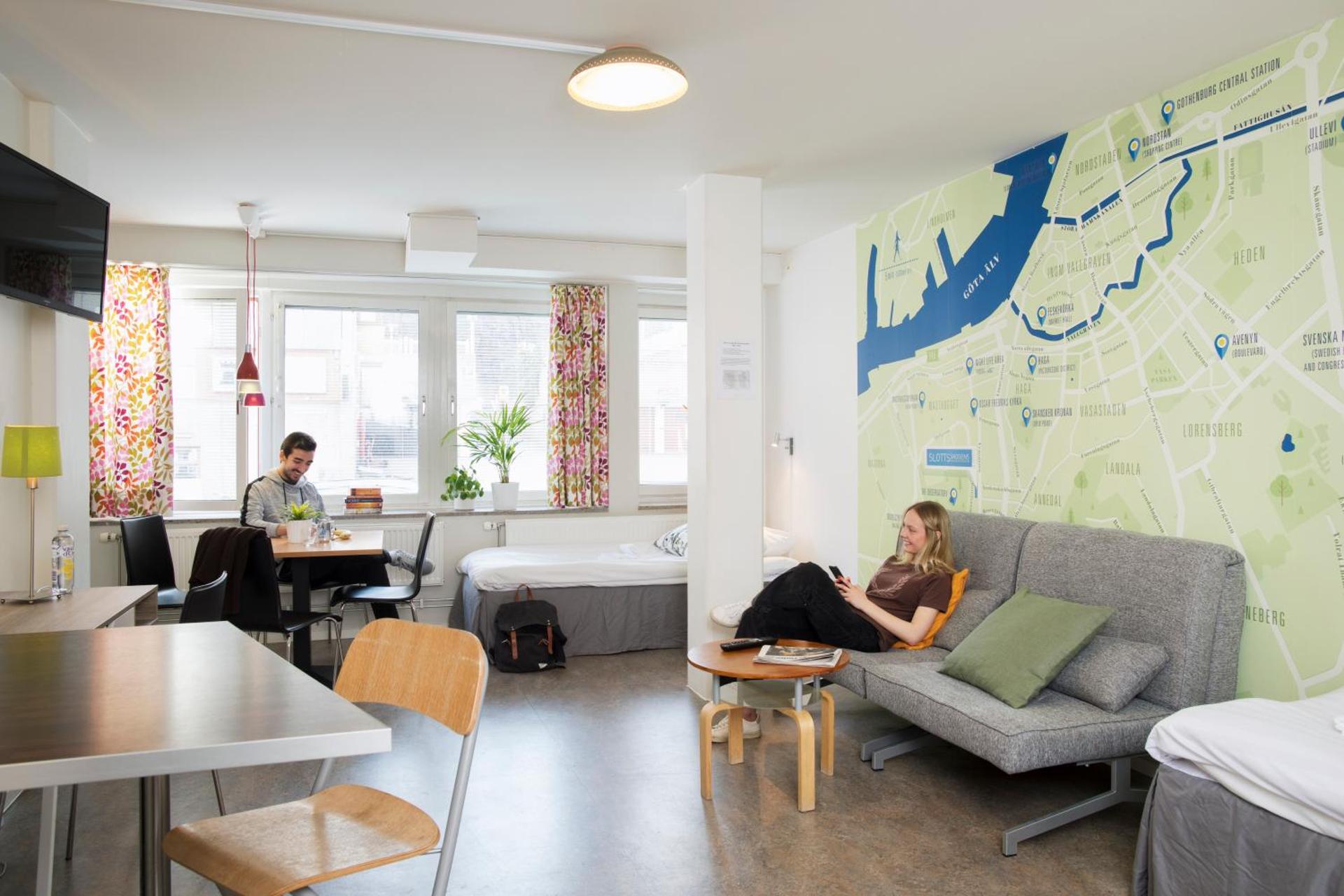 Slottsskogens Hostel - Photo 36