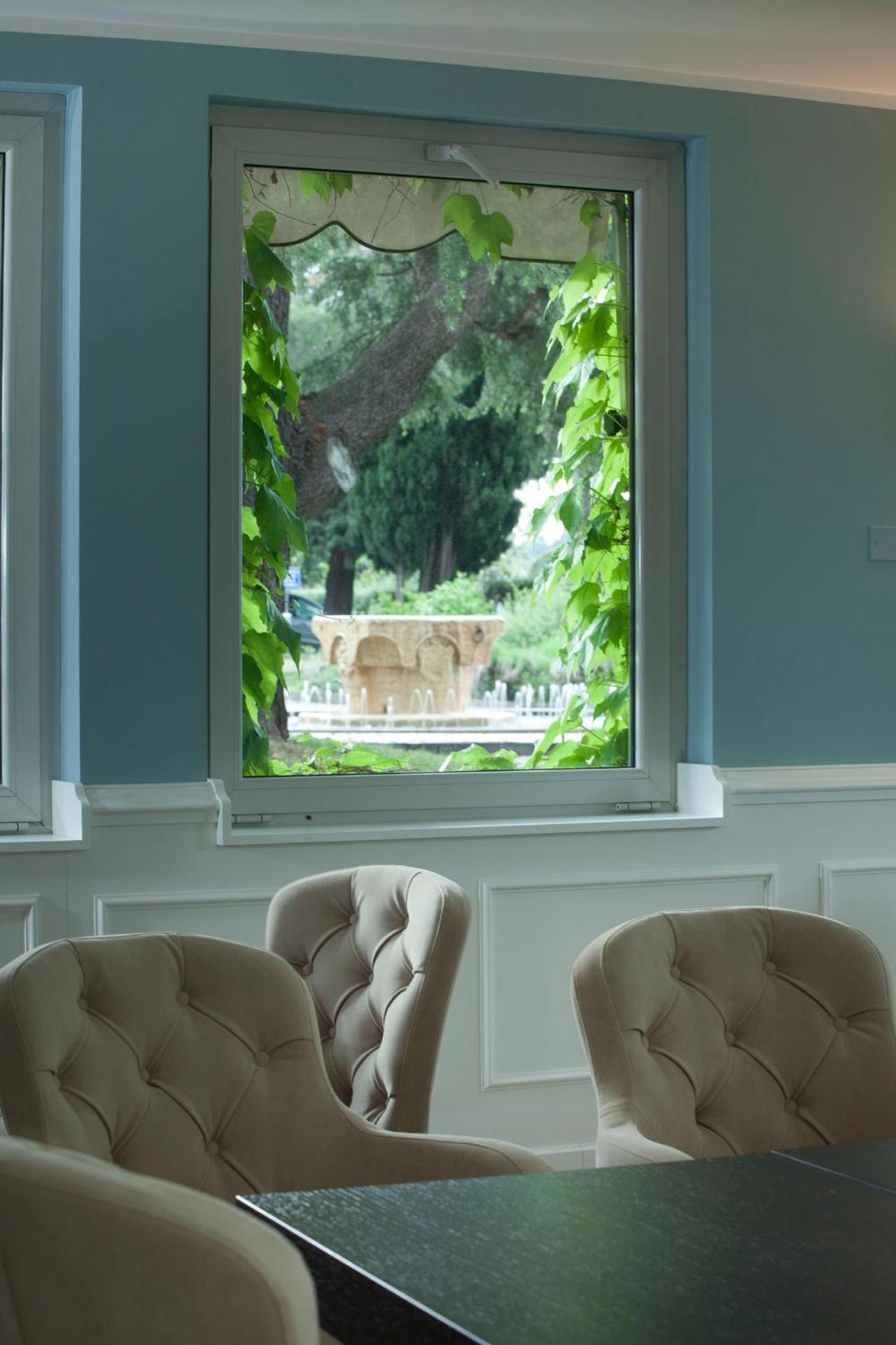 Hotel Riviera & Maximilian's - Photo 85