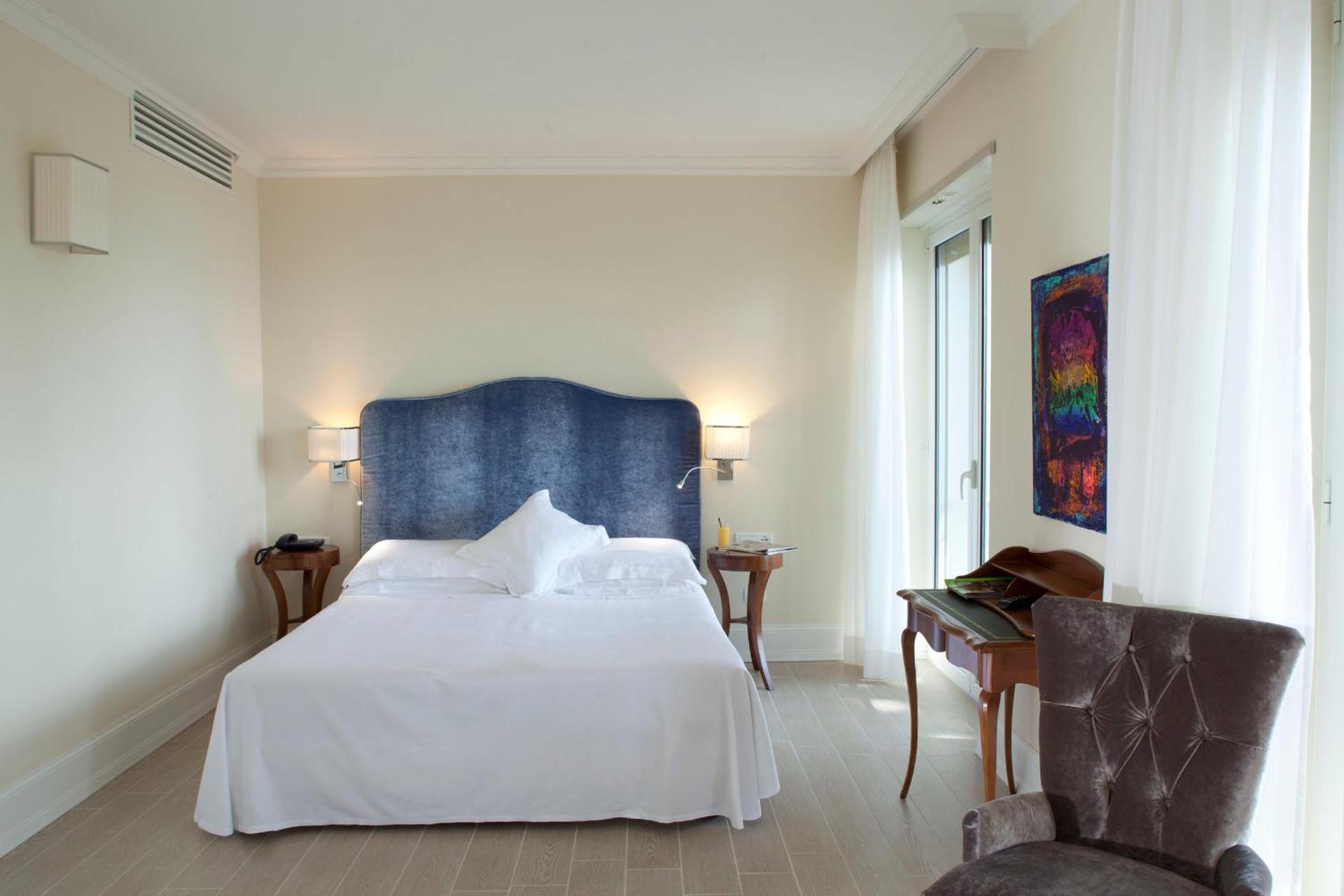 Hotel Riviera & Maximilian's - Photo 3