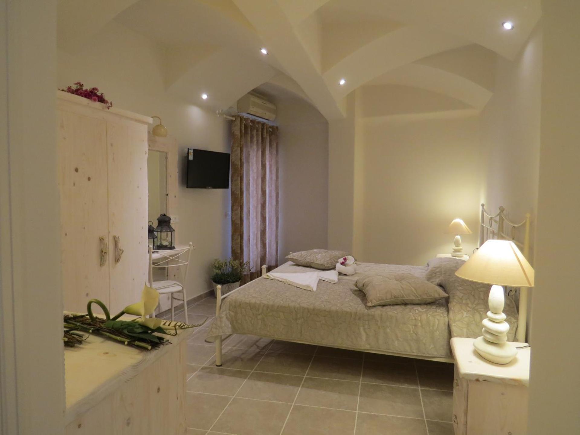 Villa Manos Hotel - Photo 22