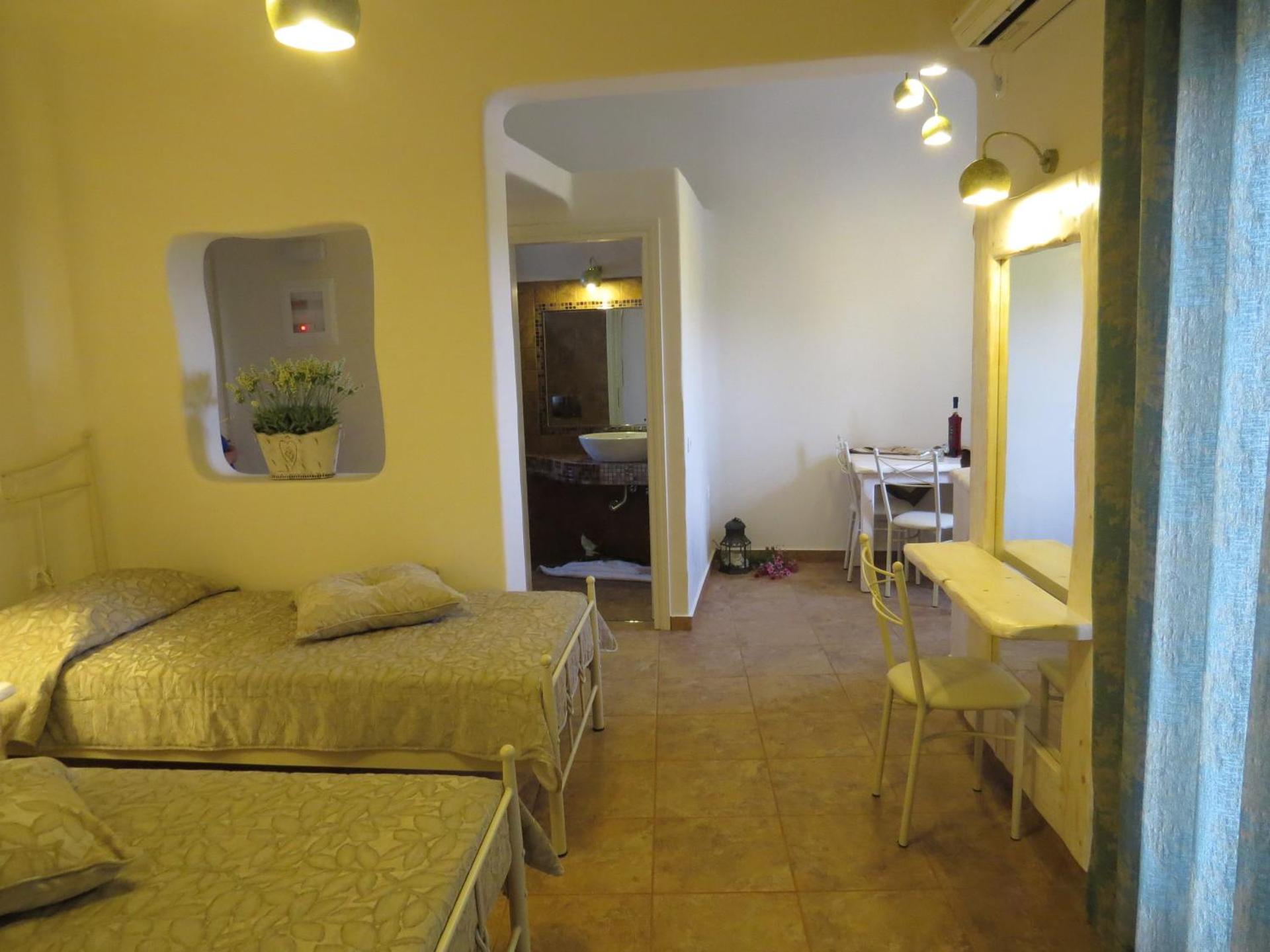 Villa Manos Hotel - Photo 32