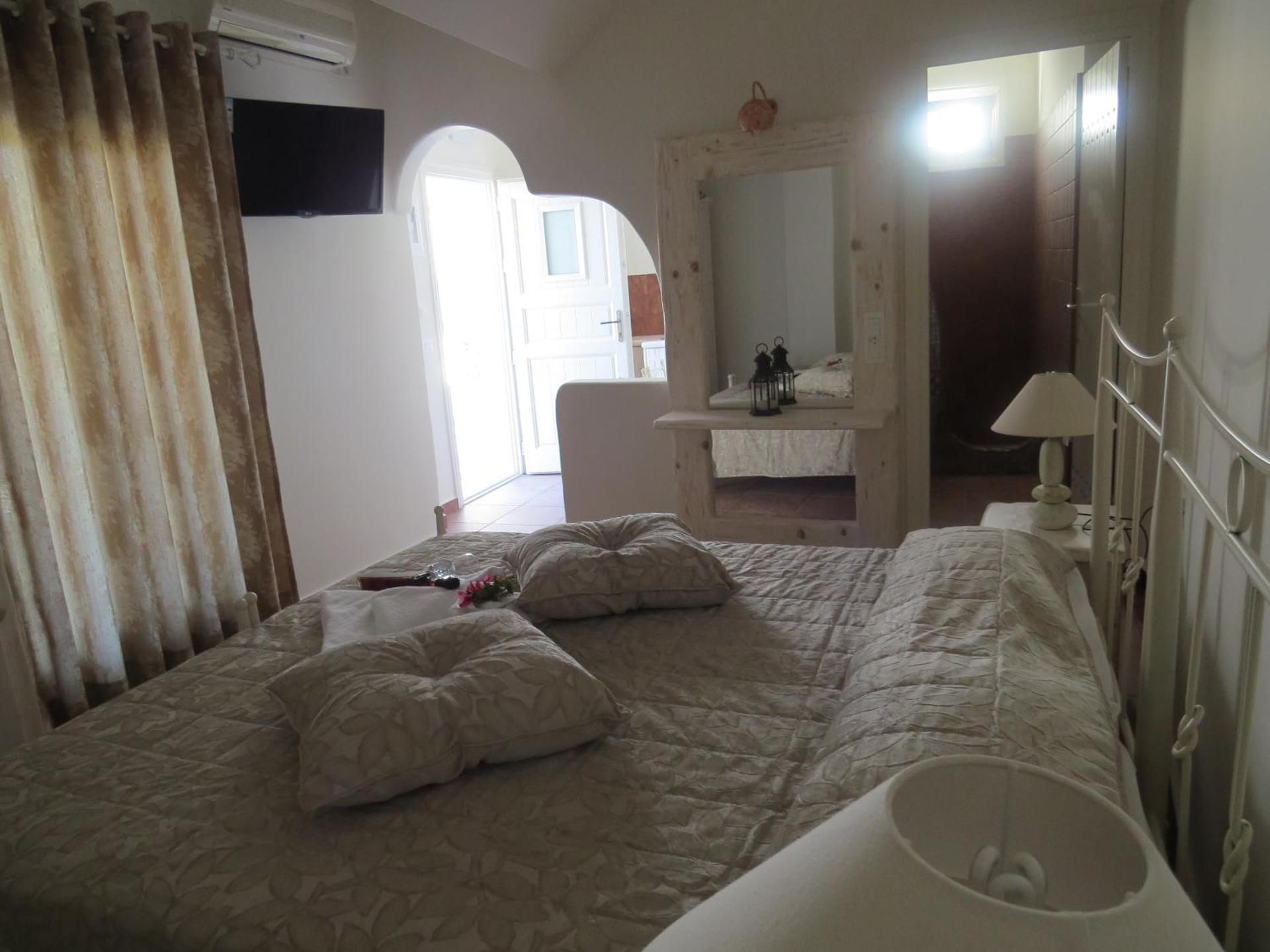 Villa Manos Hotel - Photo 92