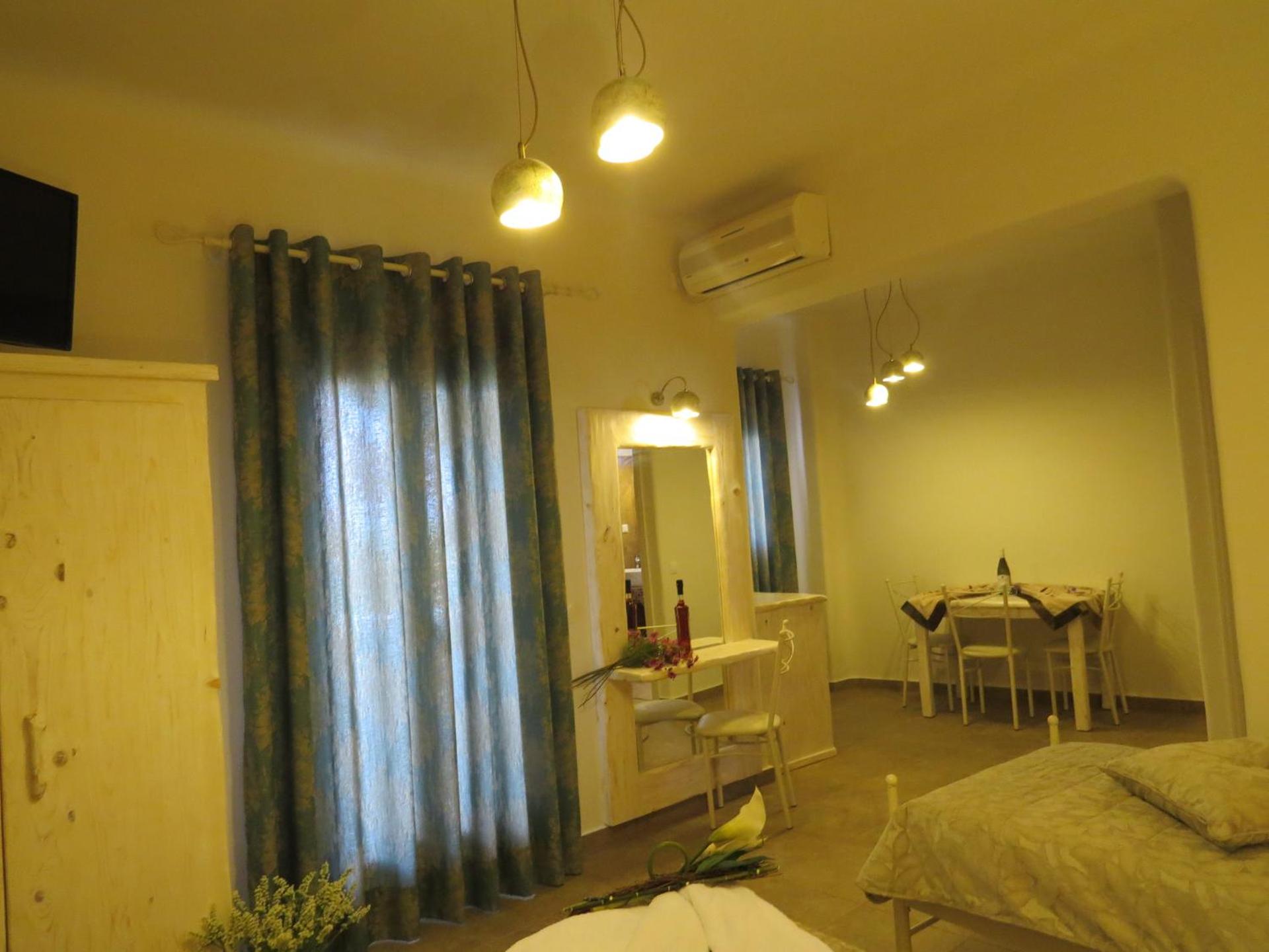 Villa Manos Hotel - Photo 34