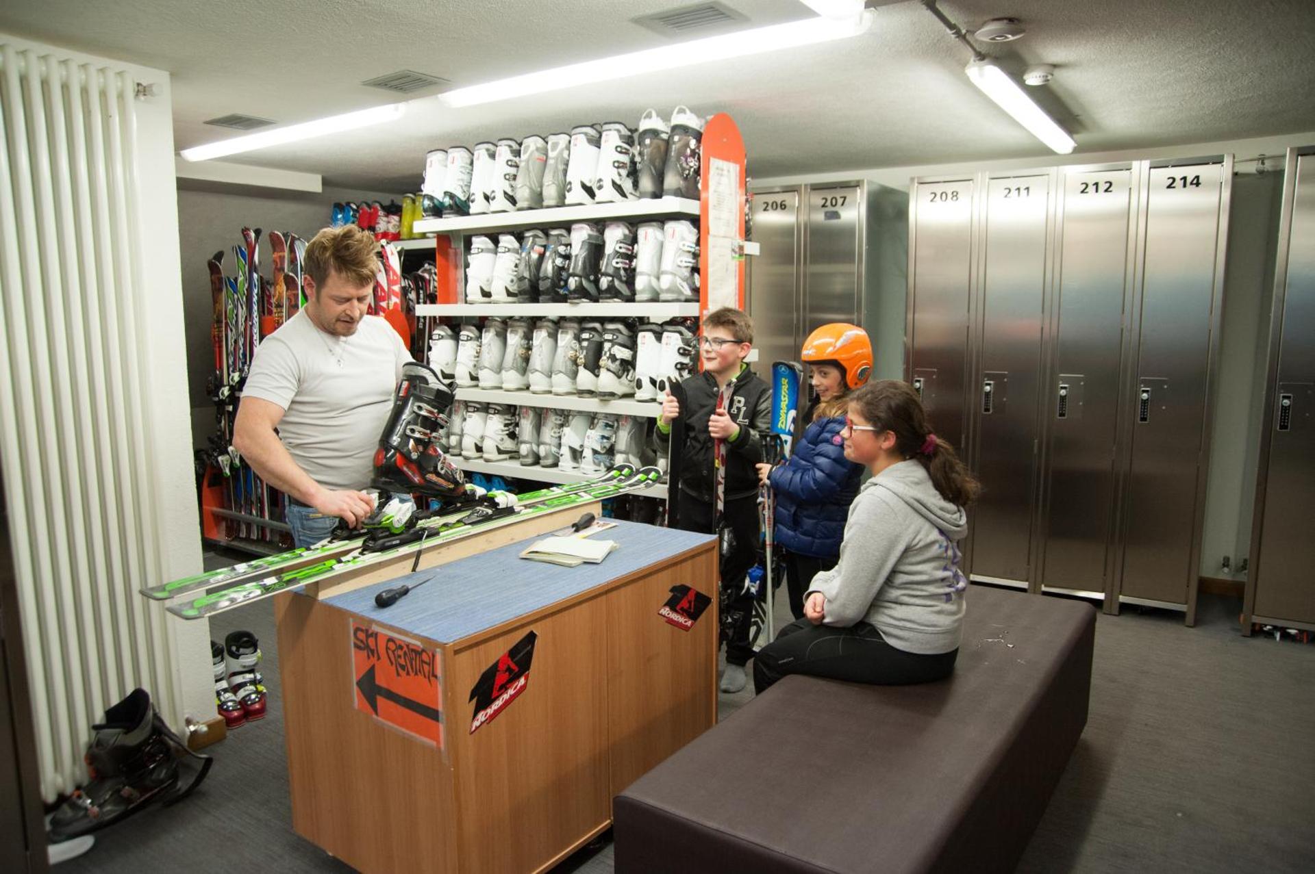 Alexander Charme Hotel - Photo 25