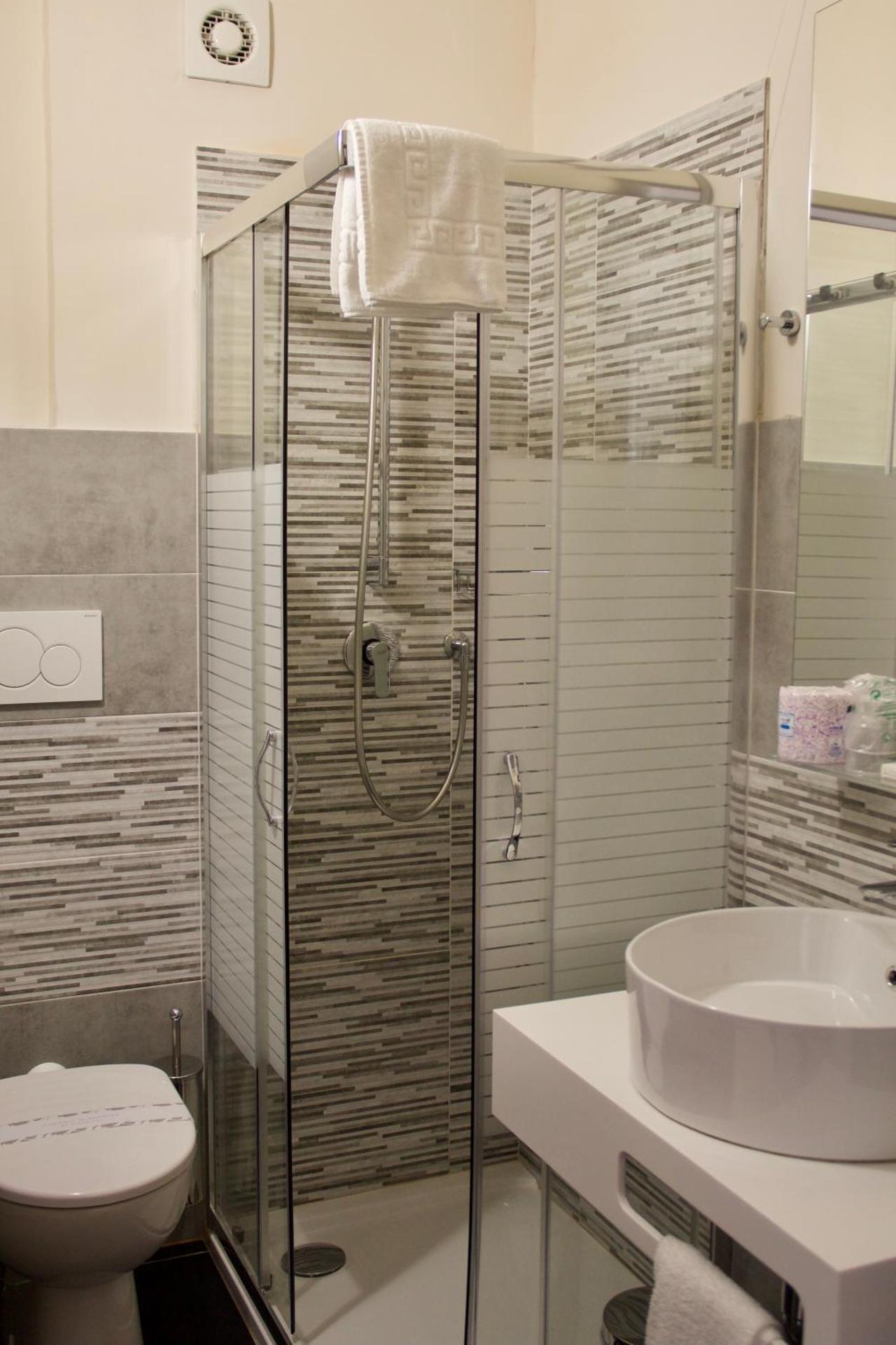 Hotel Gran Torino - Photo 33