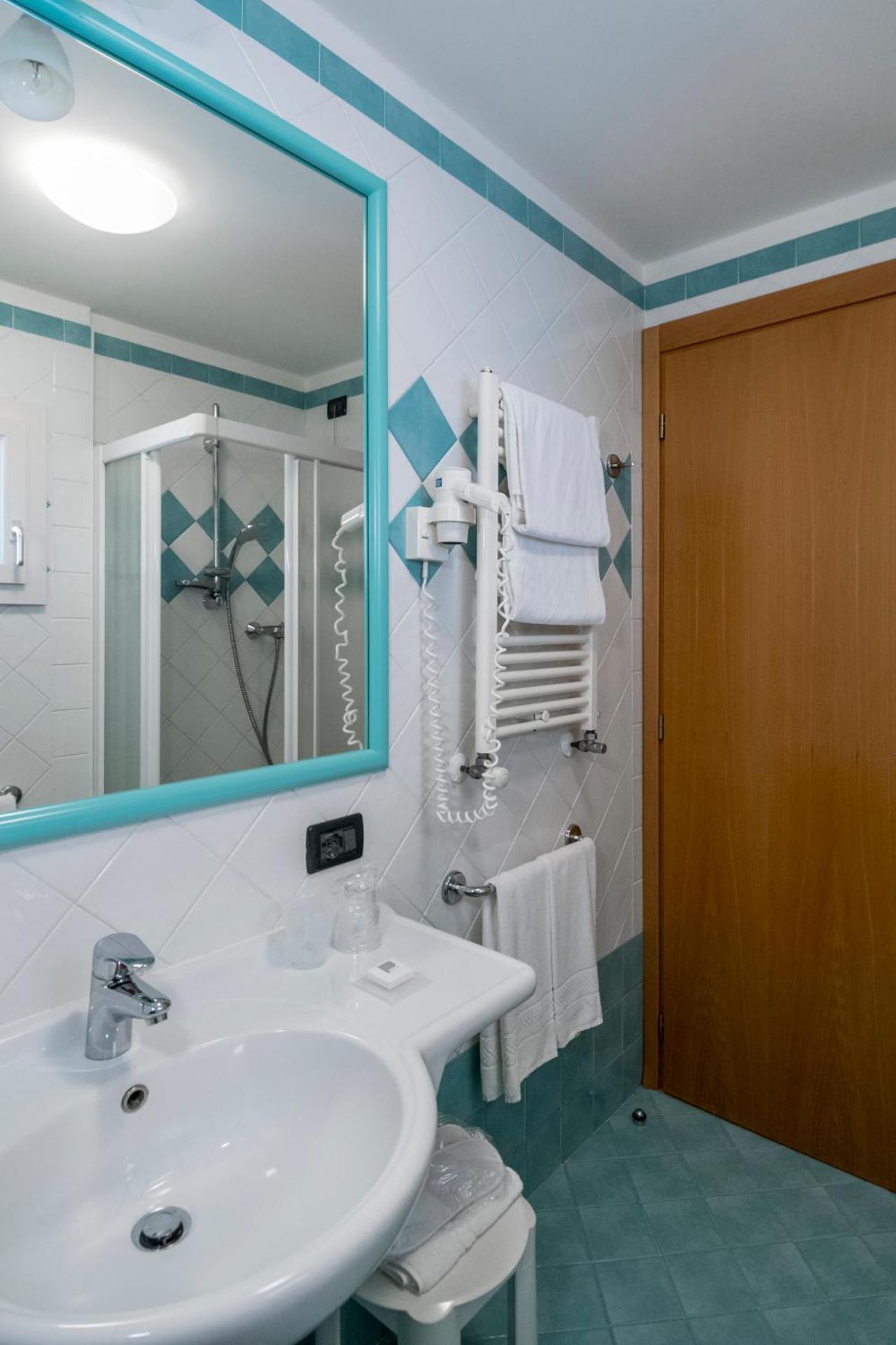 Hotel Orient & Pacific - Photo 58