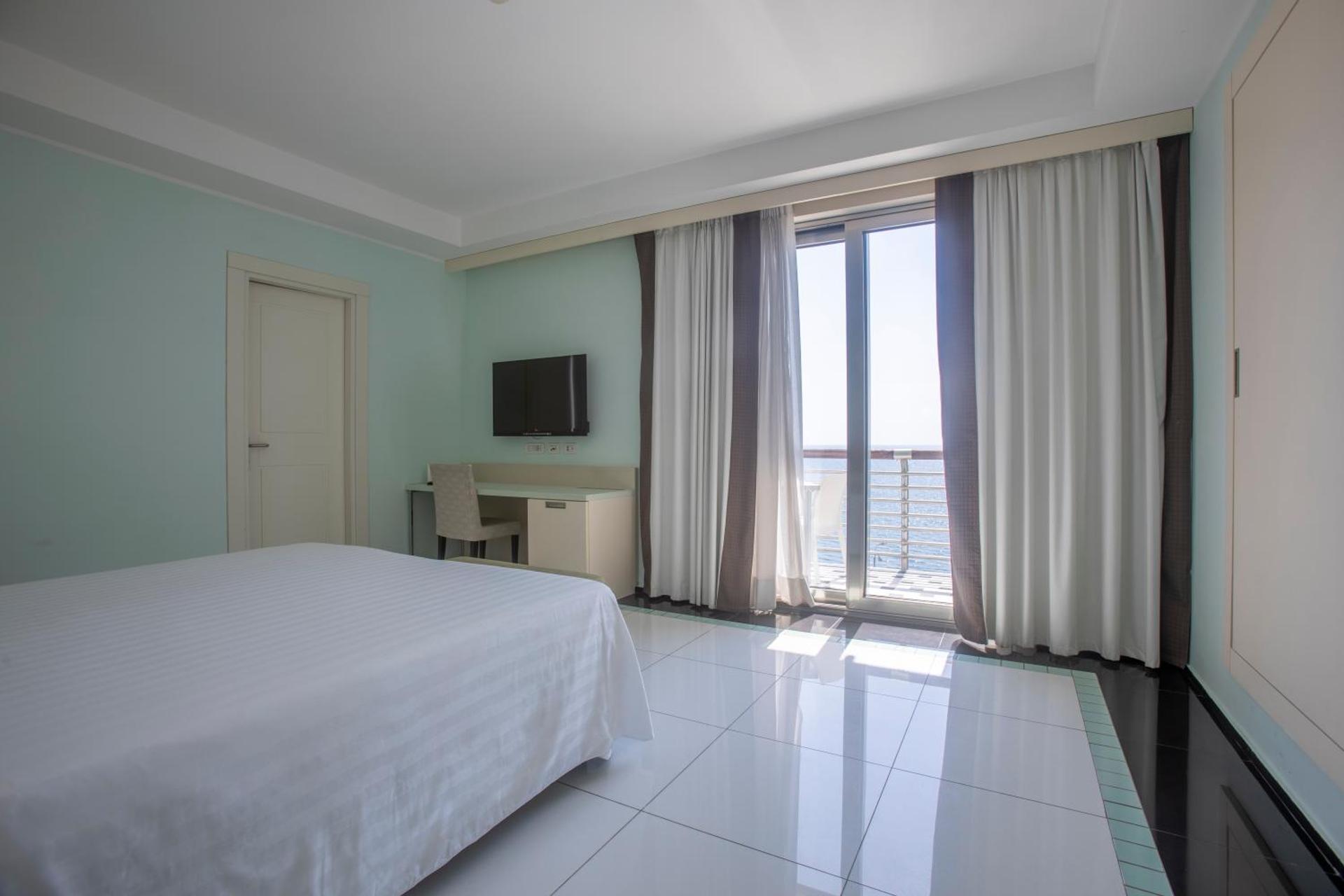 Grand Hotel Salerno - Photo 10