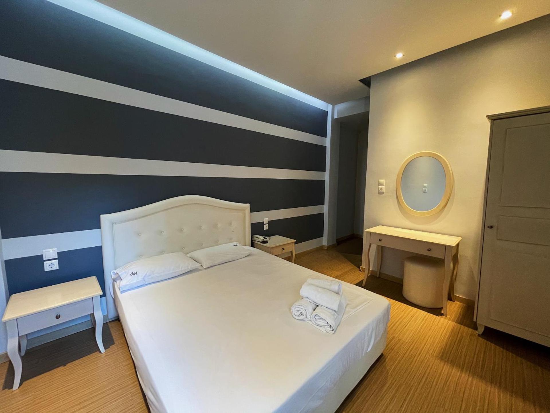 Platon Hotel - Photo 4