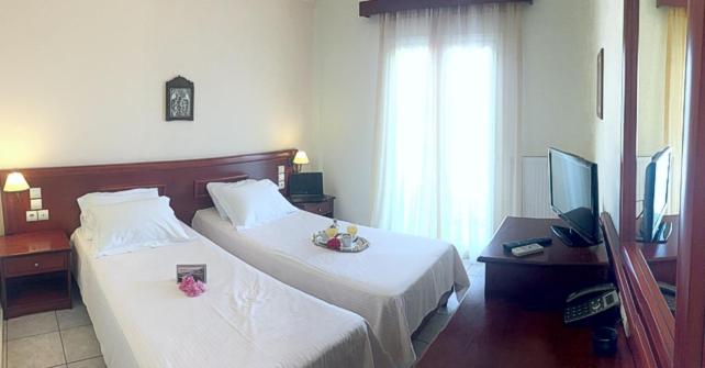 Venardos Hotel - Photo 5