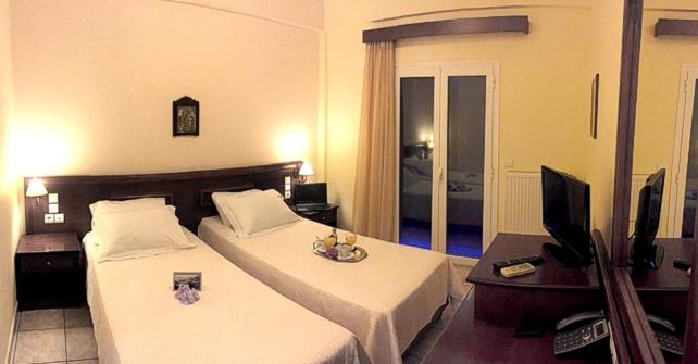 Venardos Hotel - Photo 7