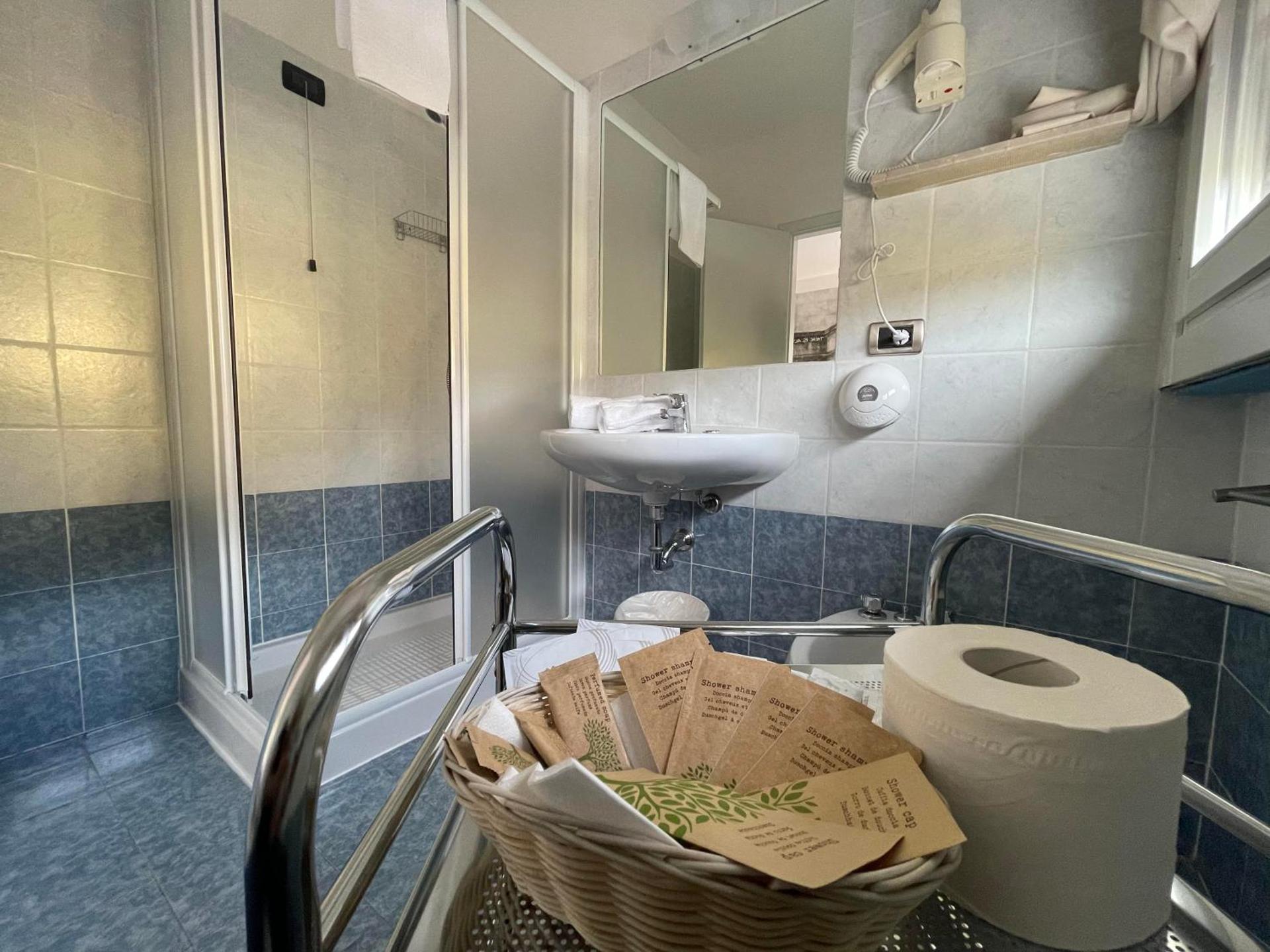 Lake Garda Hostel - Photo 74