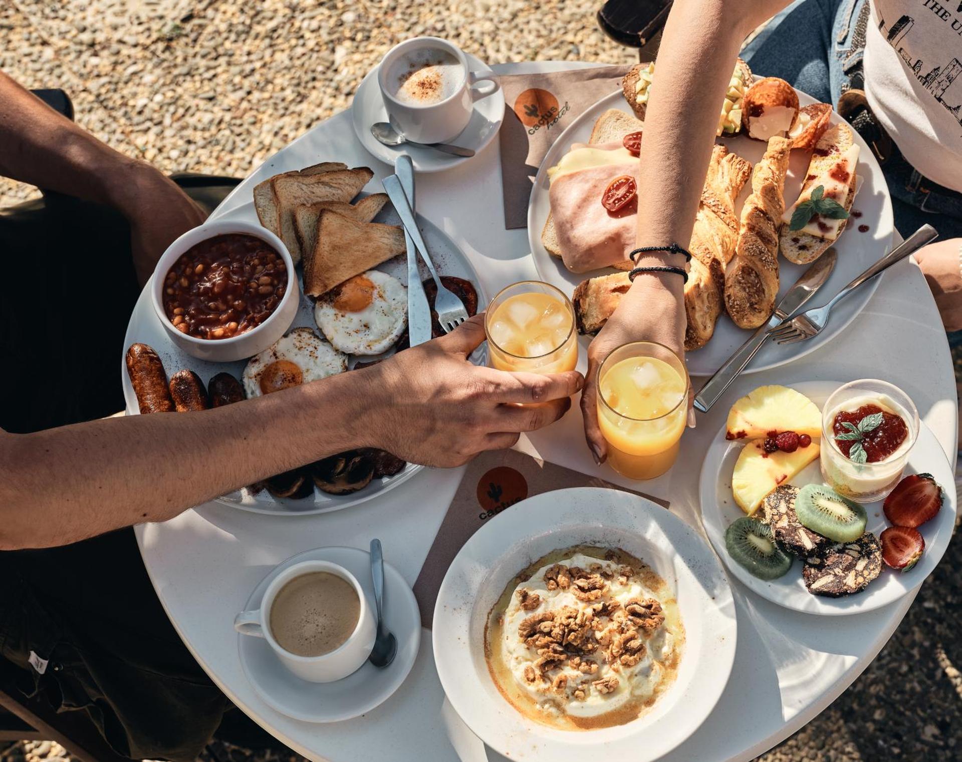 Cactus Hotel - Photo 38