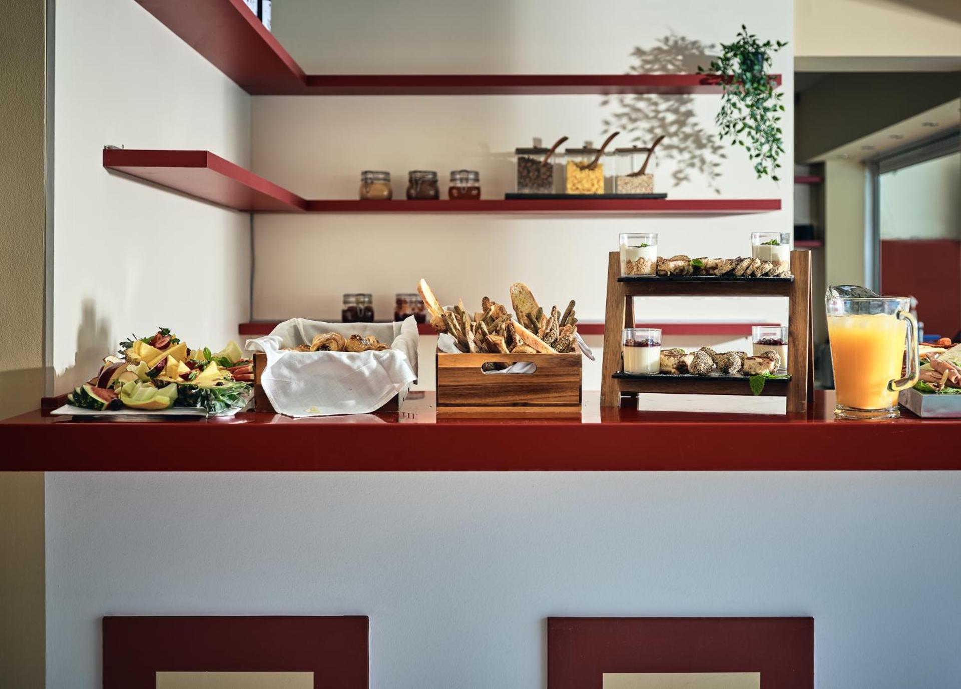 Cactus Hotel - Photo 34