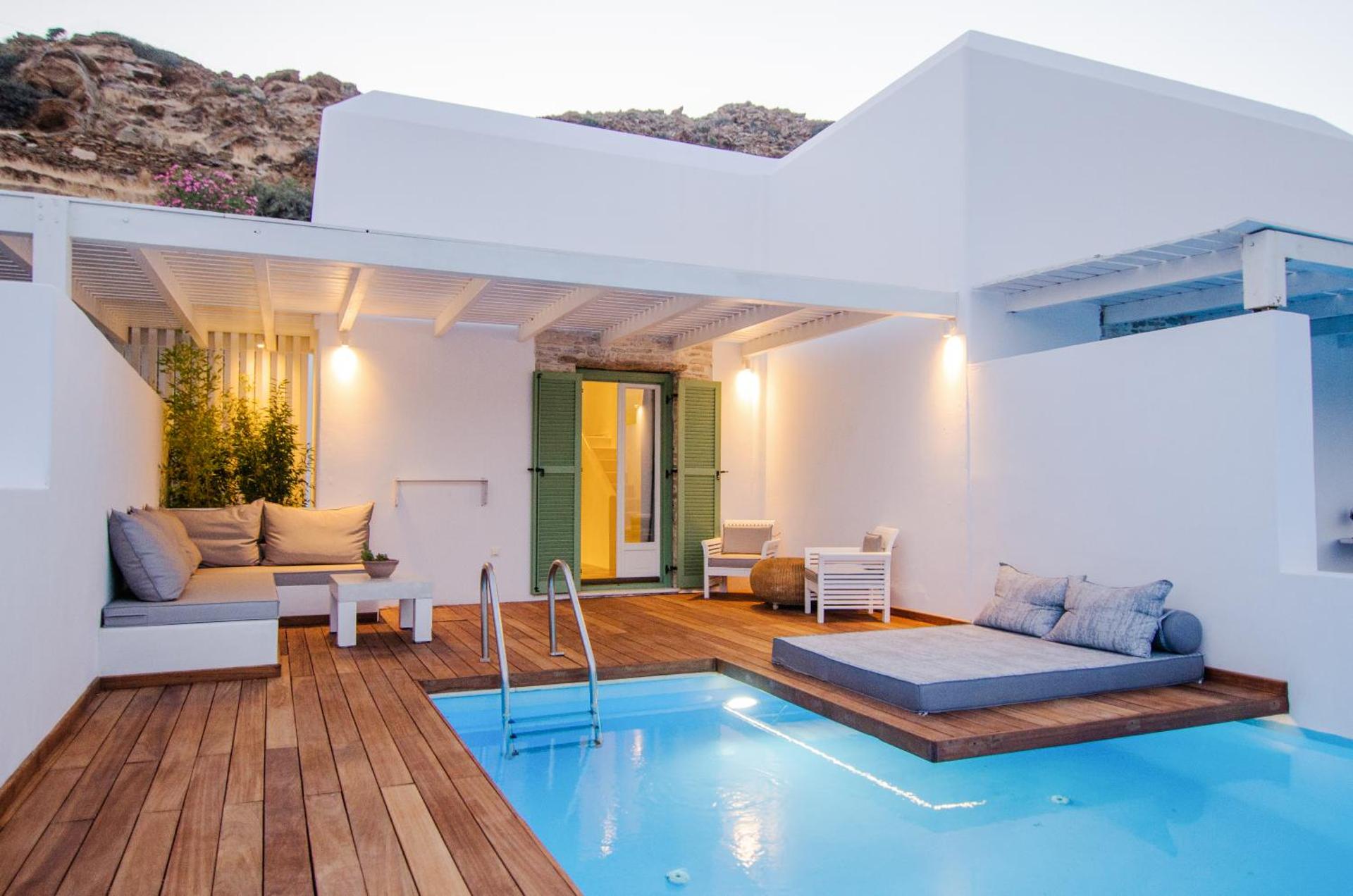 Executive Maisonette with Private Pool and Sea View
