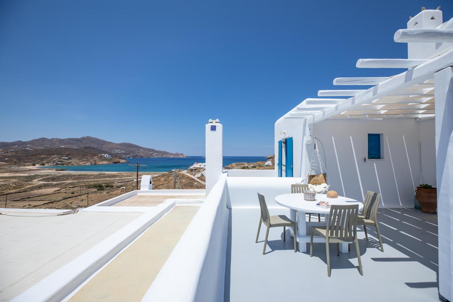 Two-Bedroom Apartment with Sea View (5 Adults)