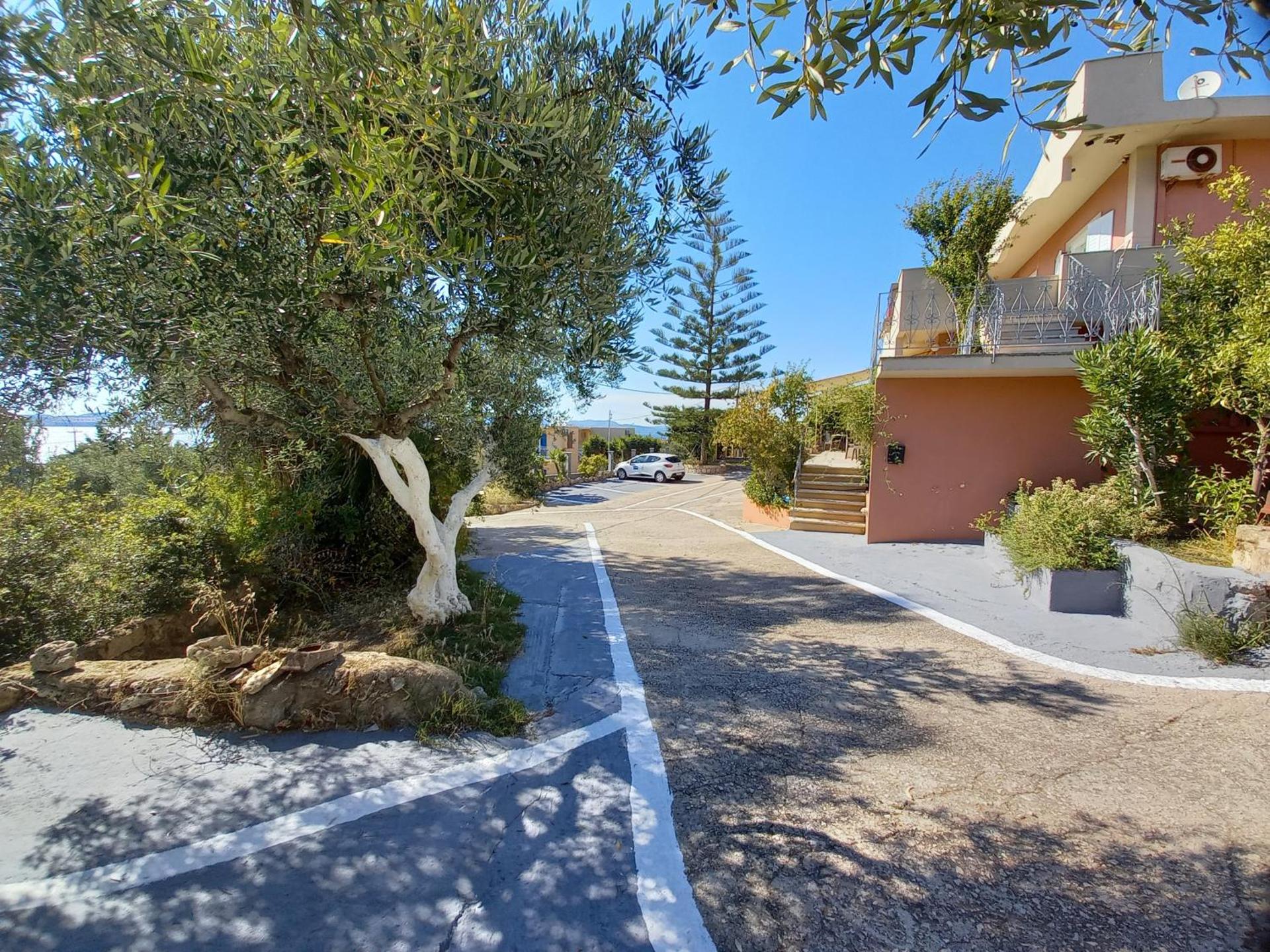 Stefanos Studios - Photo 86