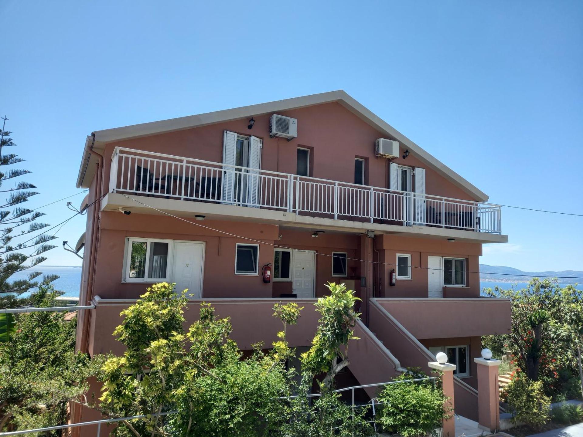 Stefanos Studios - Photo 15