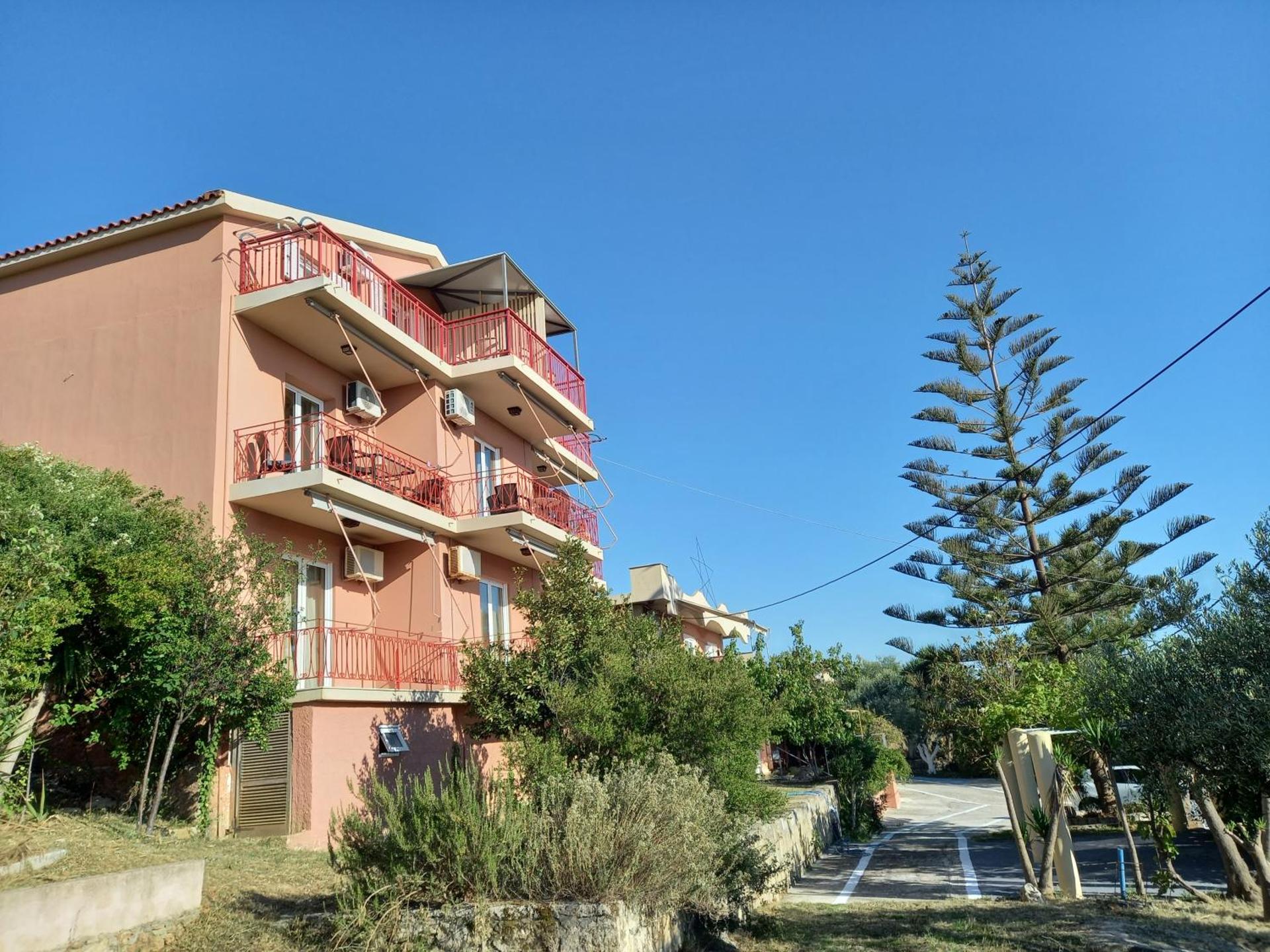 Stefanos Studios - Photo 14