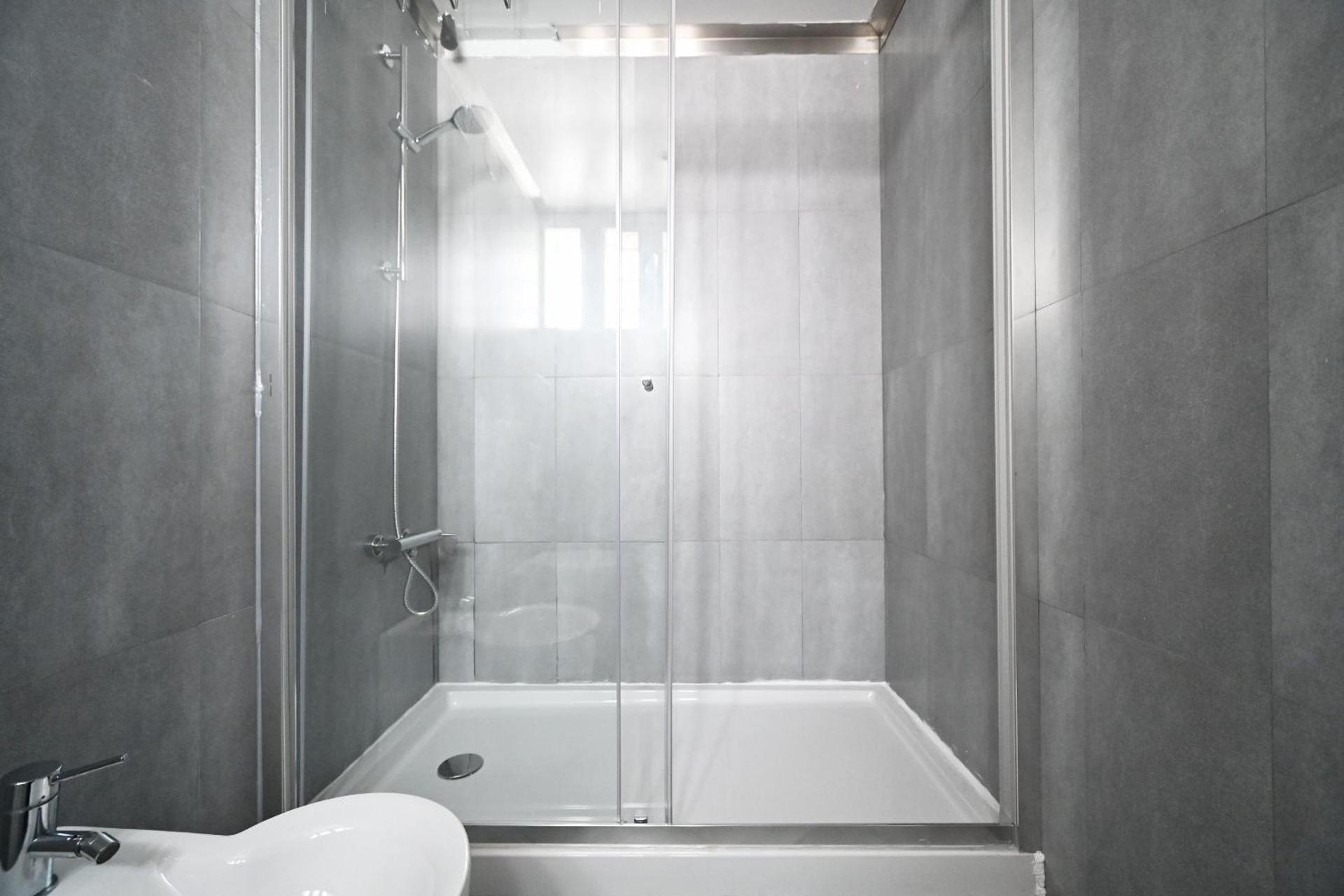 Famous Crows Lisbon Suites - Photo 39