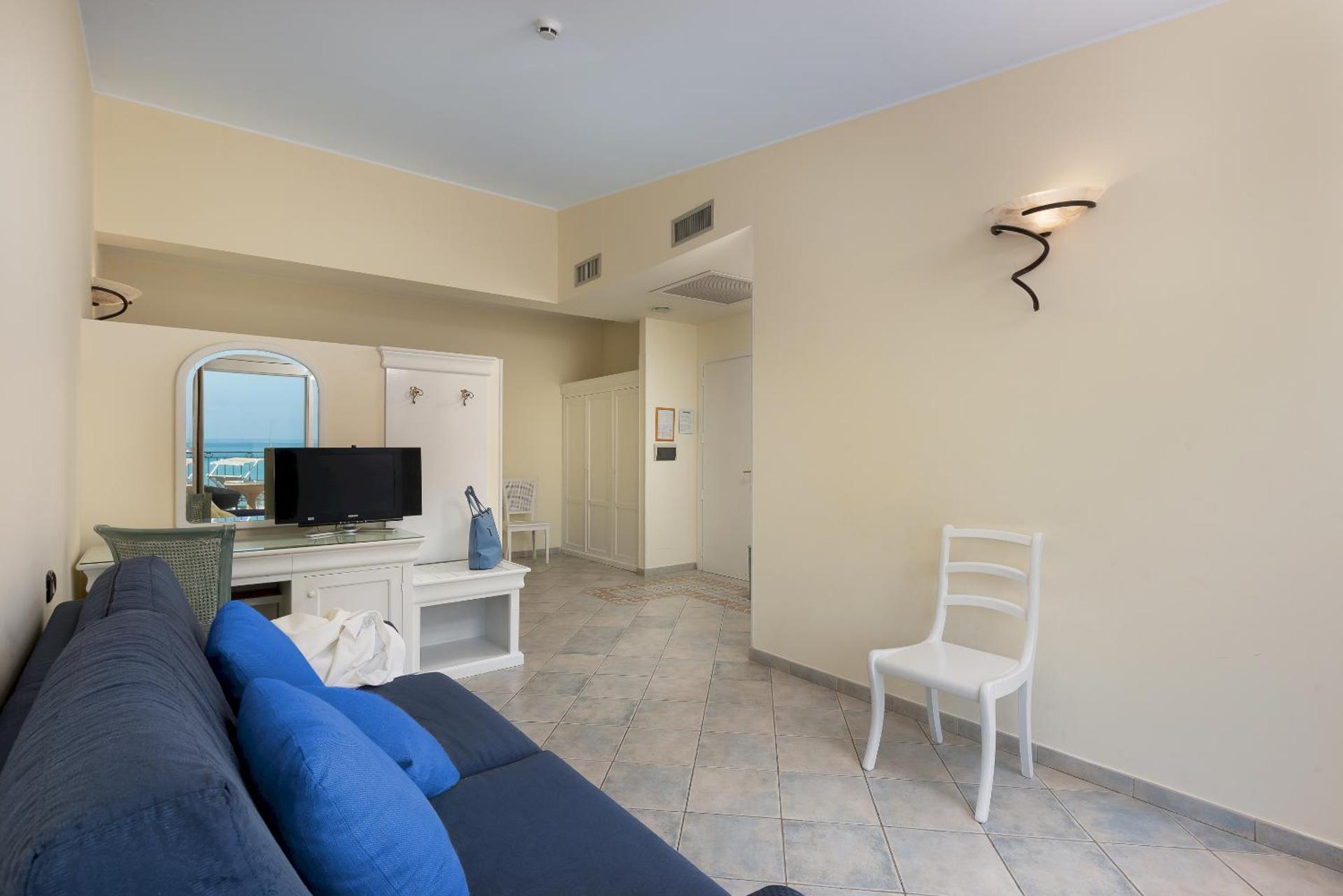 Hotel Riviera - Photo 9