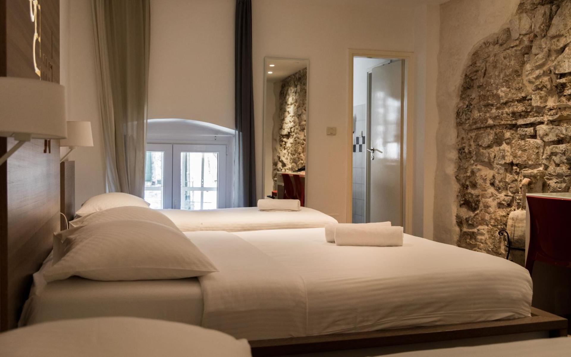 Slavija Culture Heritage Hotel - Photo 60